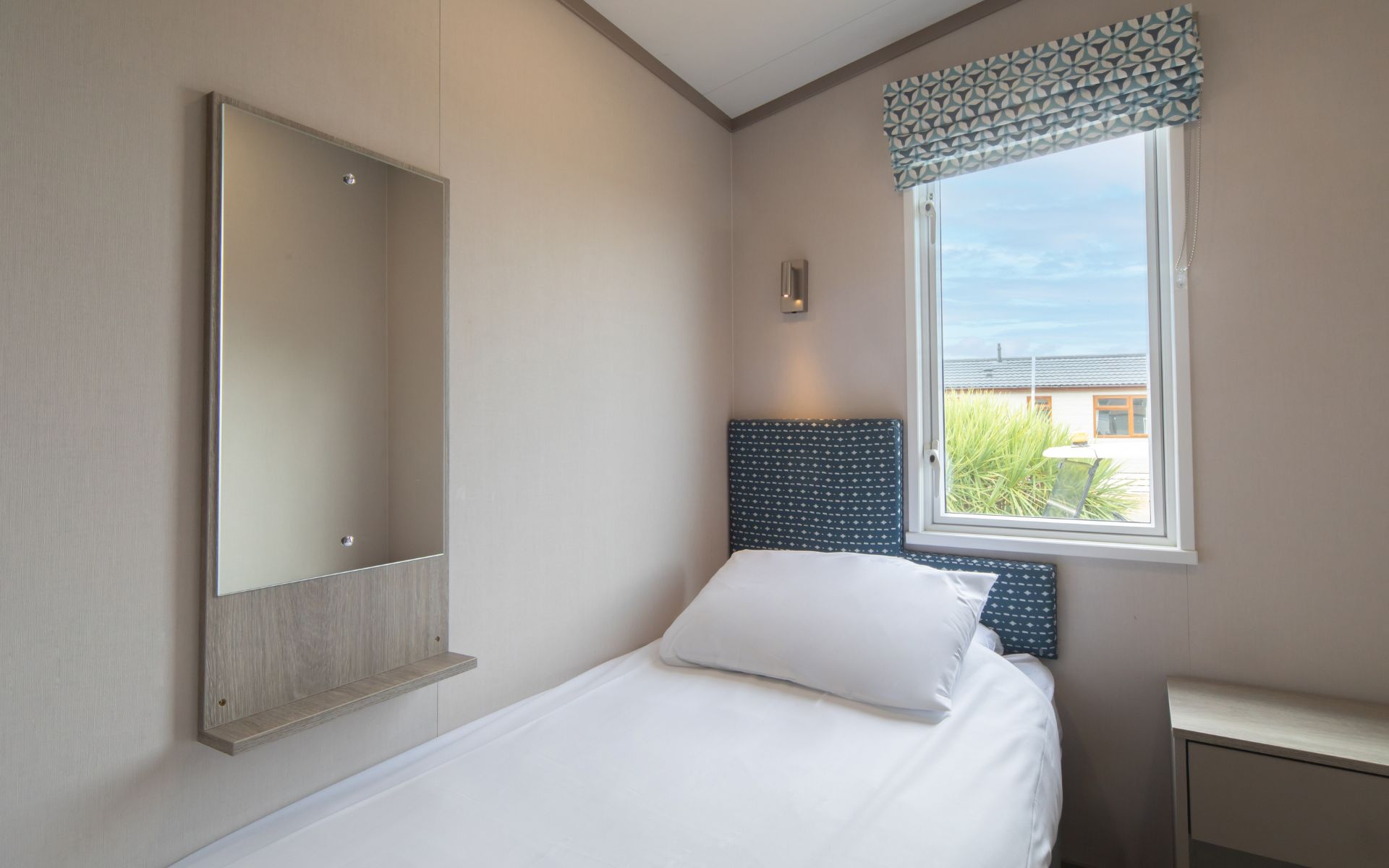 Deluxe Plus Beckwood Holiday Home Single Bedroom