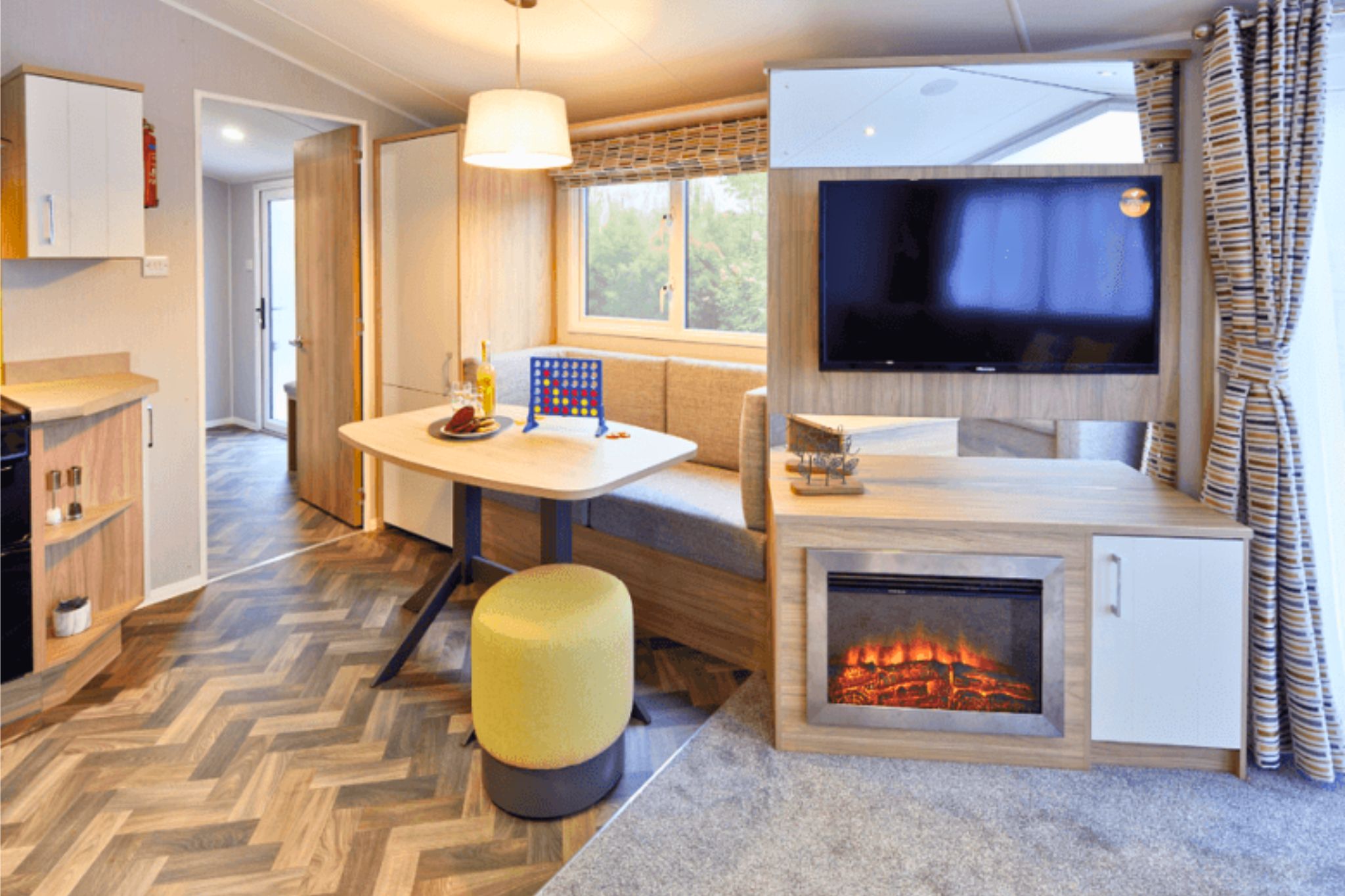 Classic Plus Castleton Dining Area