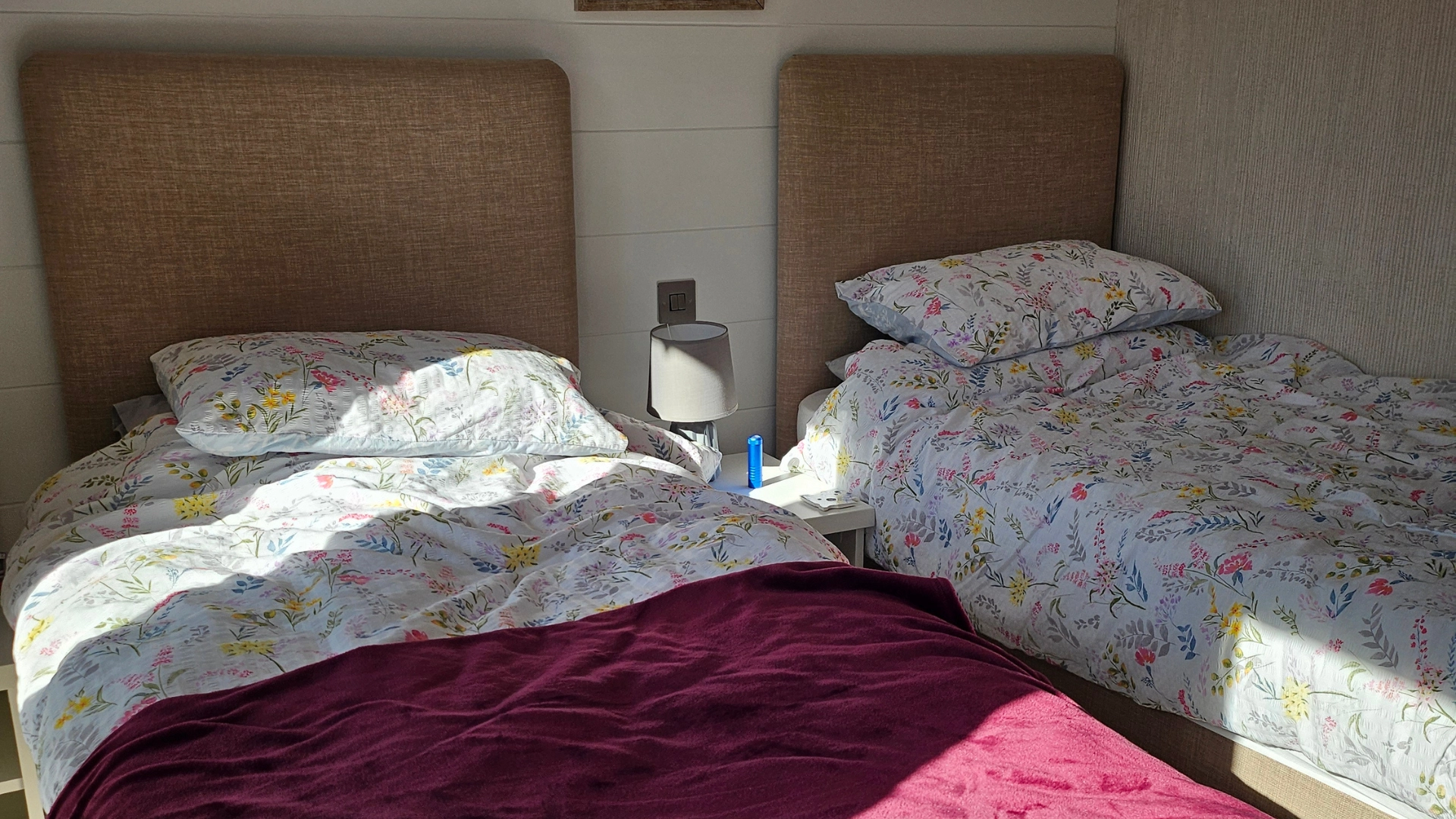 app-caravan-sales-omar-alderney-lodge-private-sale-twin-bedroom-one-2