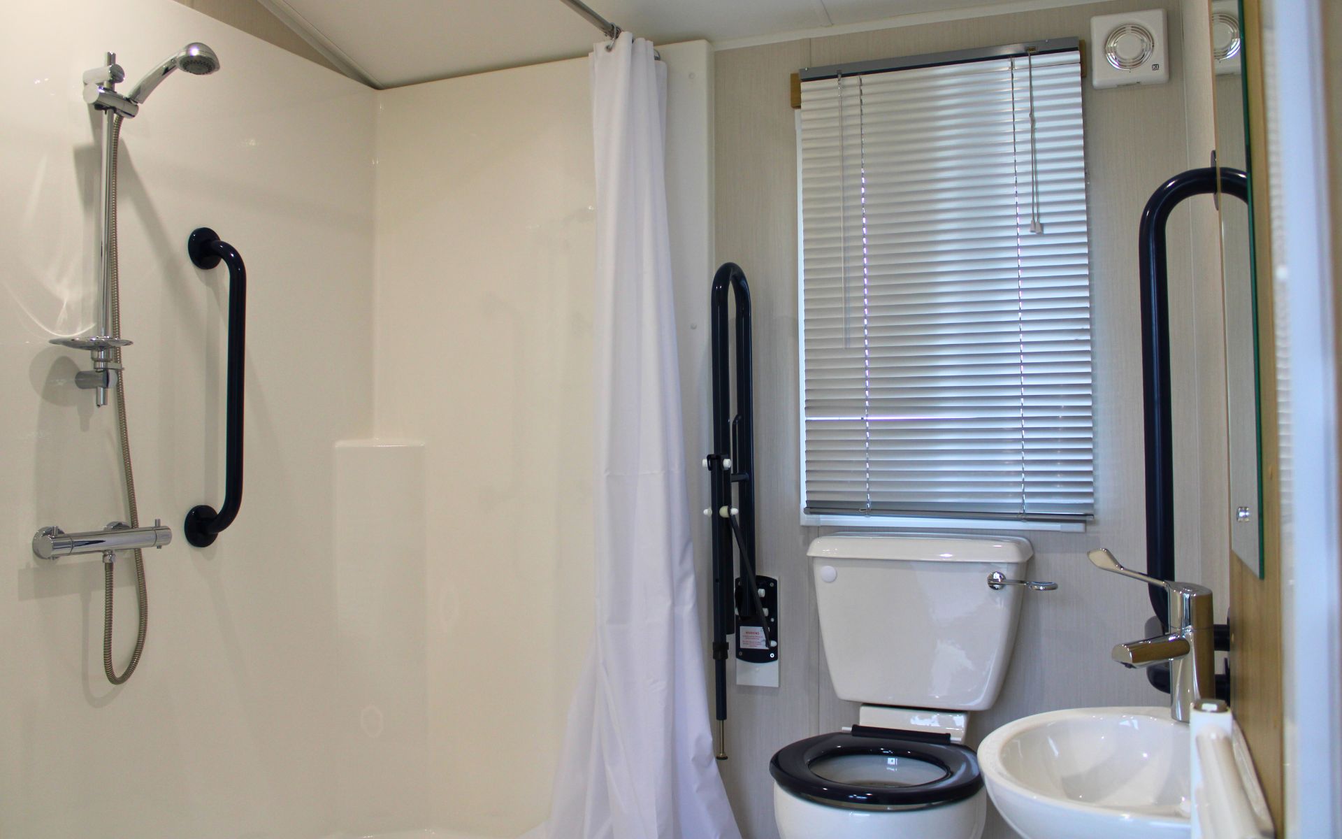 Easy Access Classic Rio Holiday Home Bathroom
