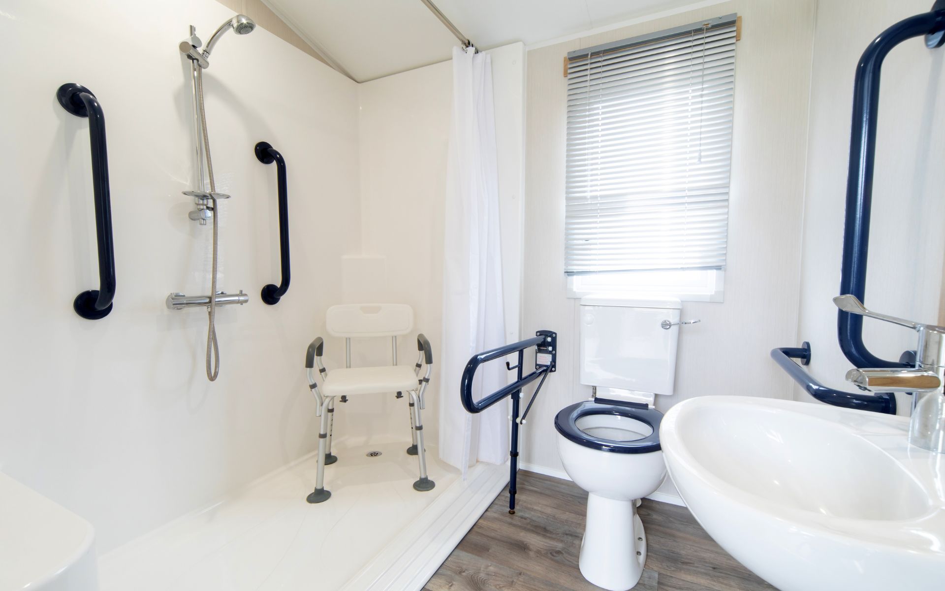 Easy Access Deluxe Richmond Bathroom Unit 152 M2