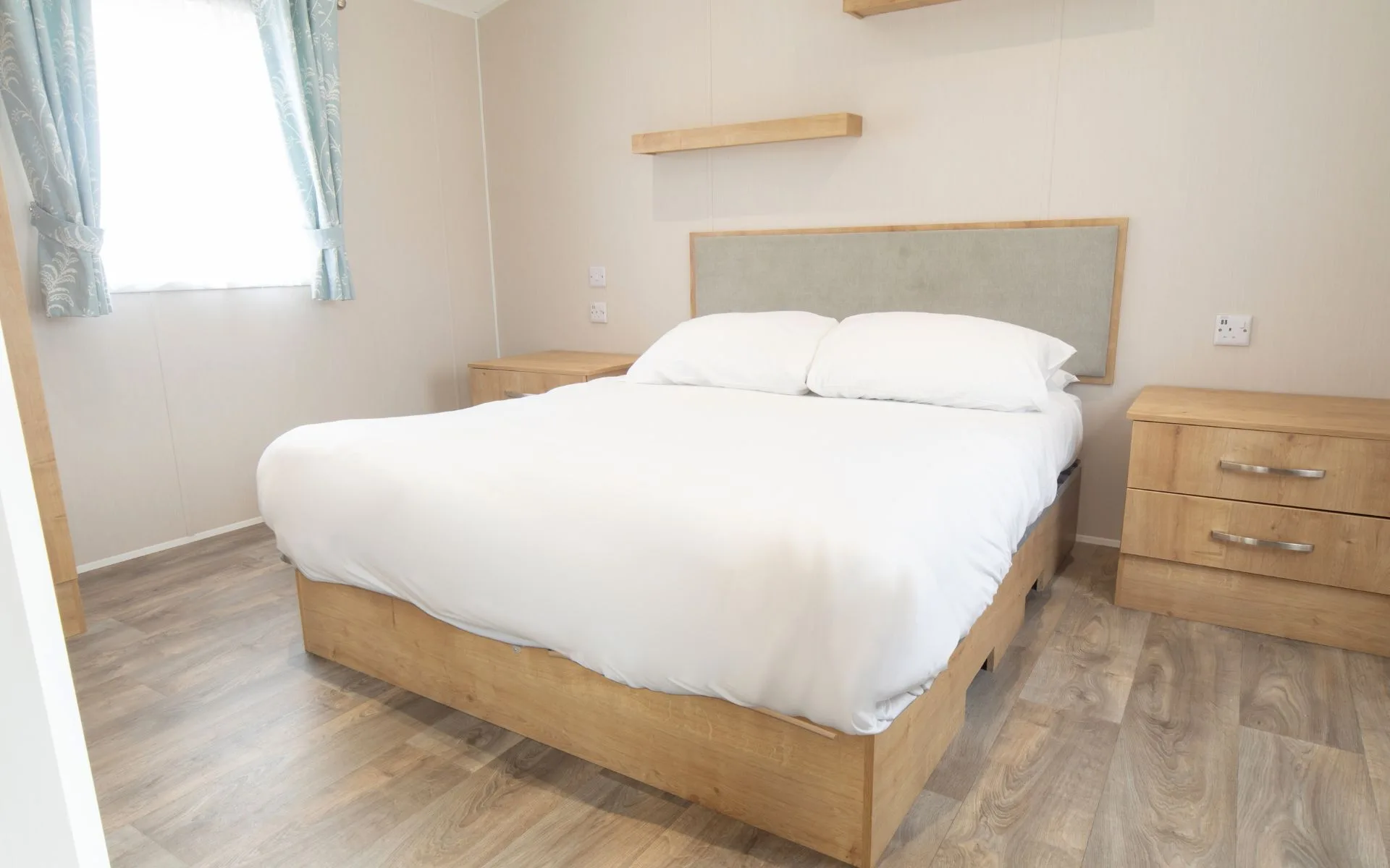 Easy Access Deluxe Richmond Double Bedroom Unit 152 M2