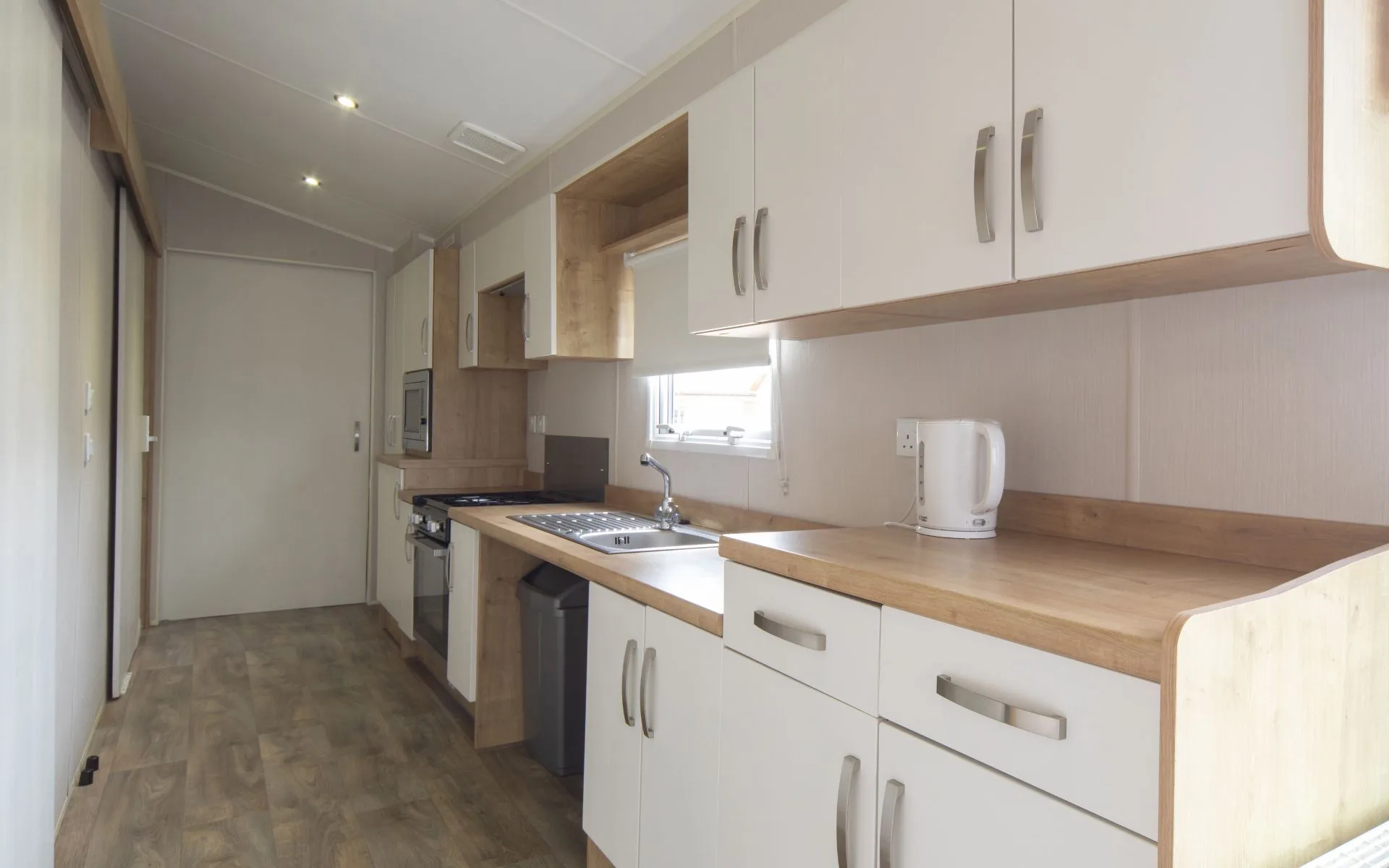 Easy Access Deluxe Richmond Kitchen Unit 130 M3I