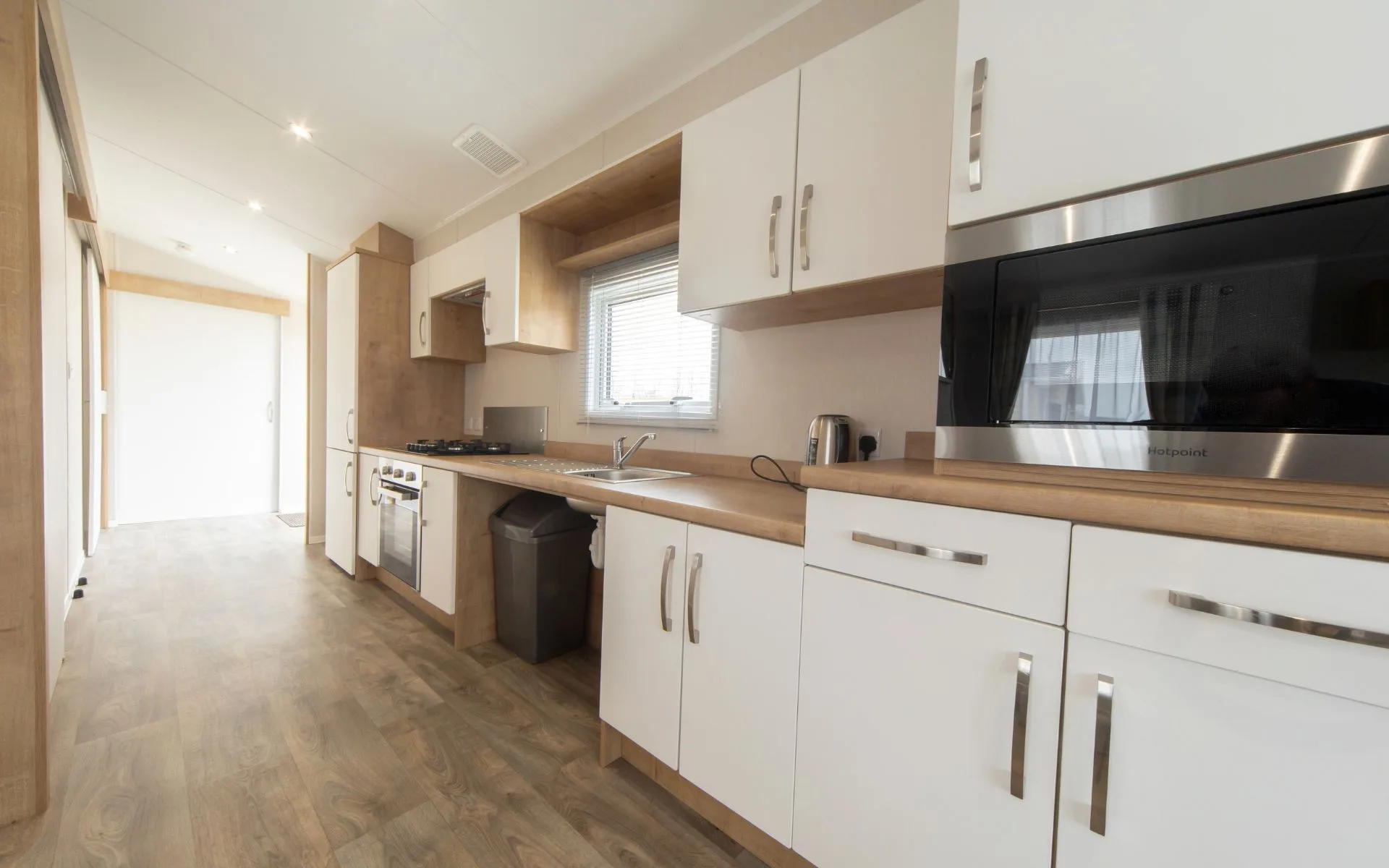 Easy Access Deluxe Richmond Kitchen Unit 152 M2