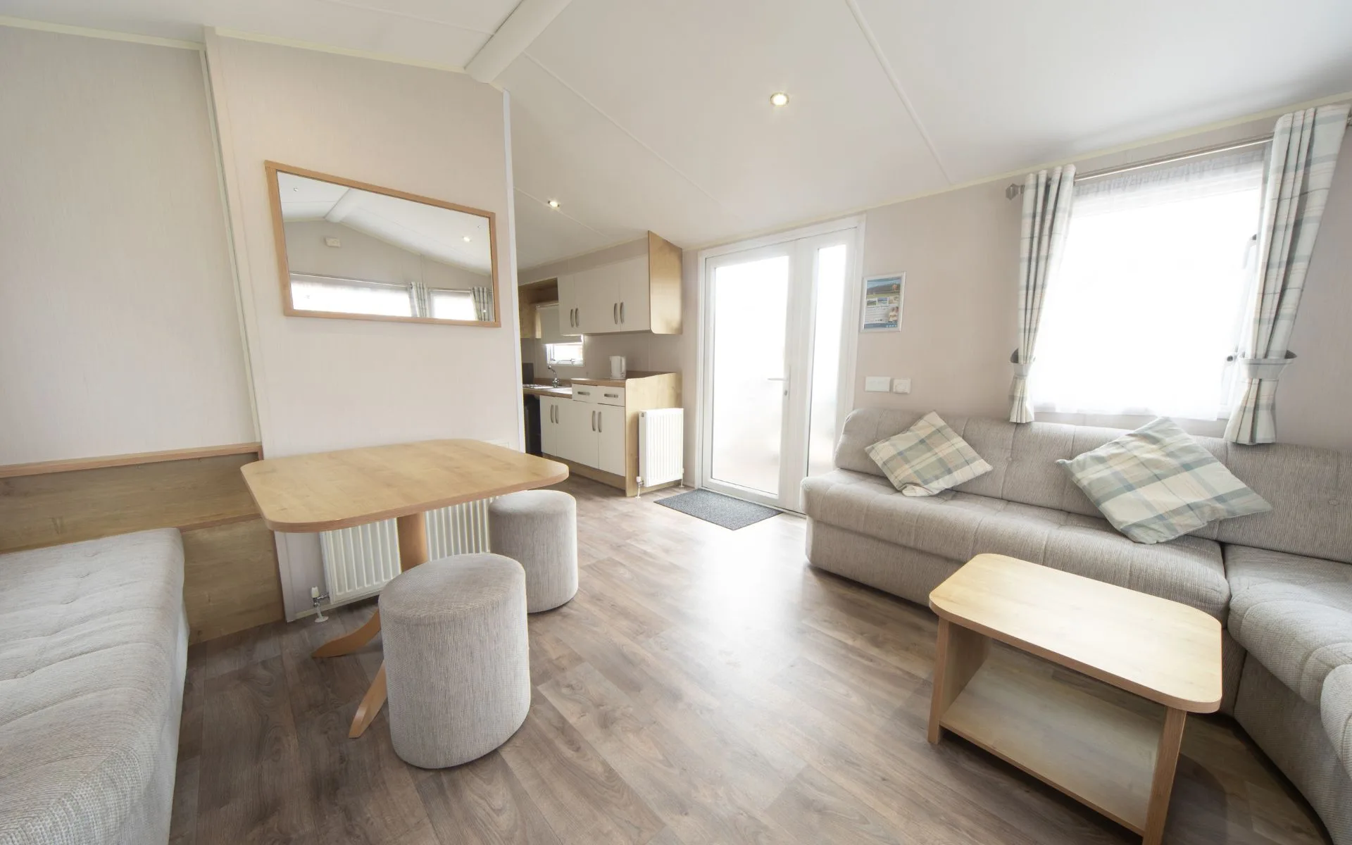 Easy Access Deluxe Richmond Living Area Unit 130 M3I