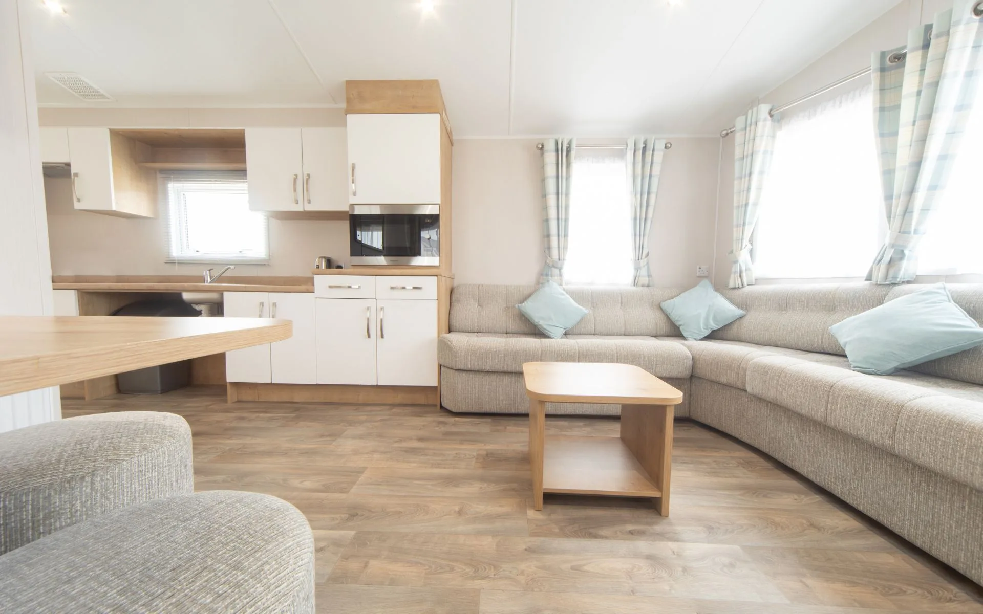 Easy Access Deluxe Richmond Living Area Unit 152 M2