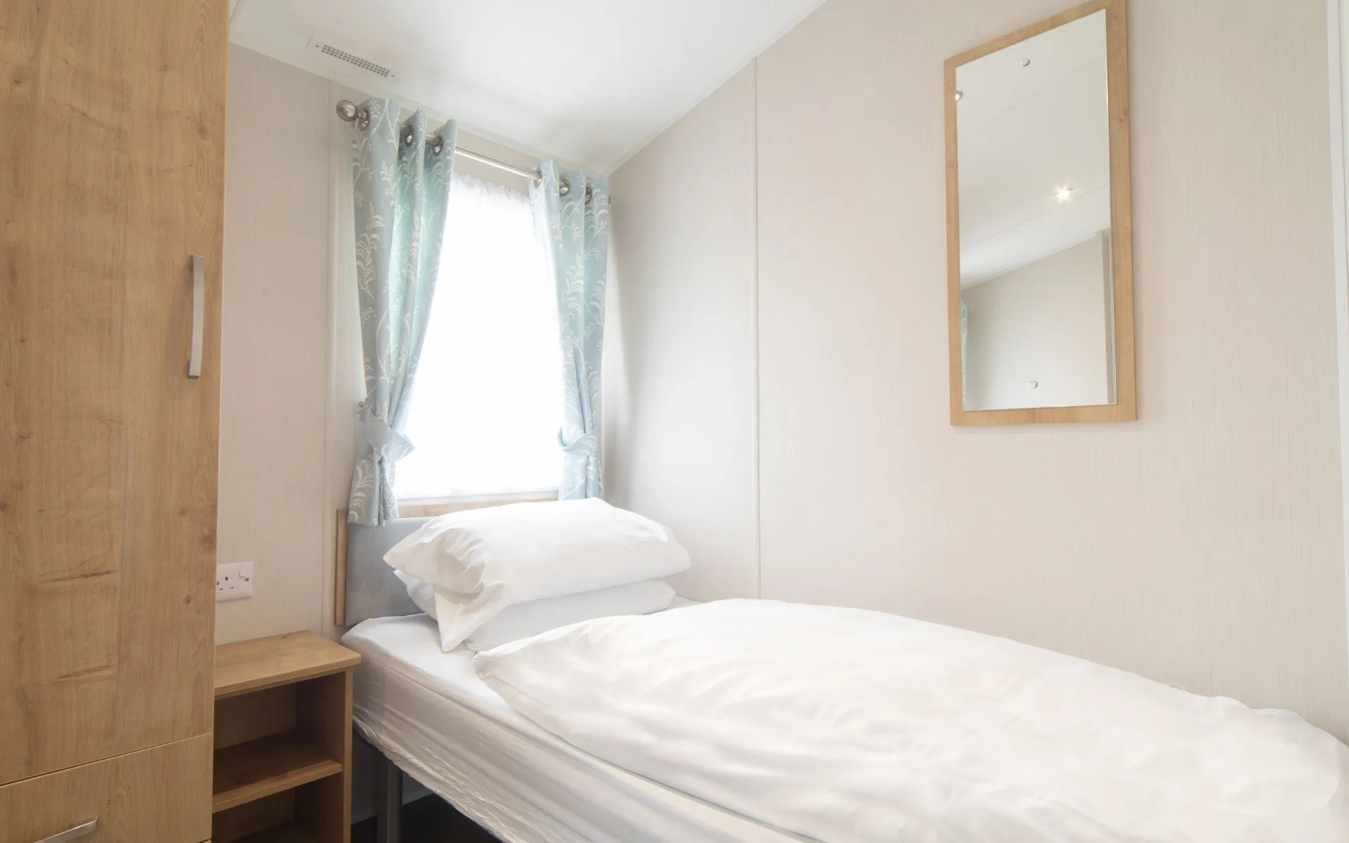 Easy Access Deluxe Richmond Twin Unit 152 M2