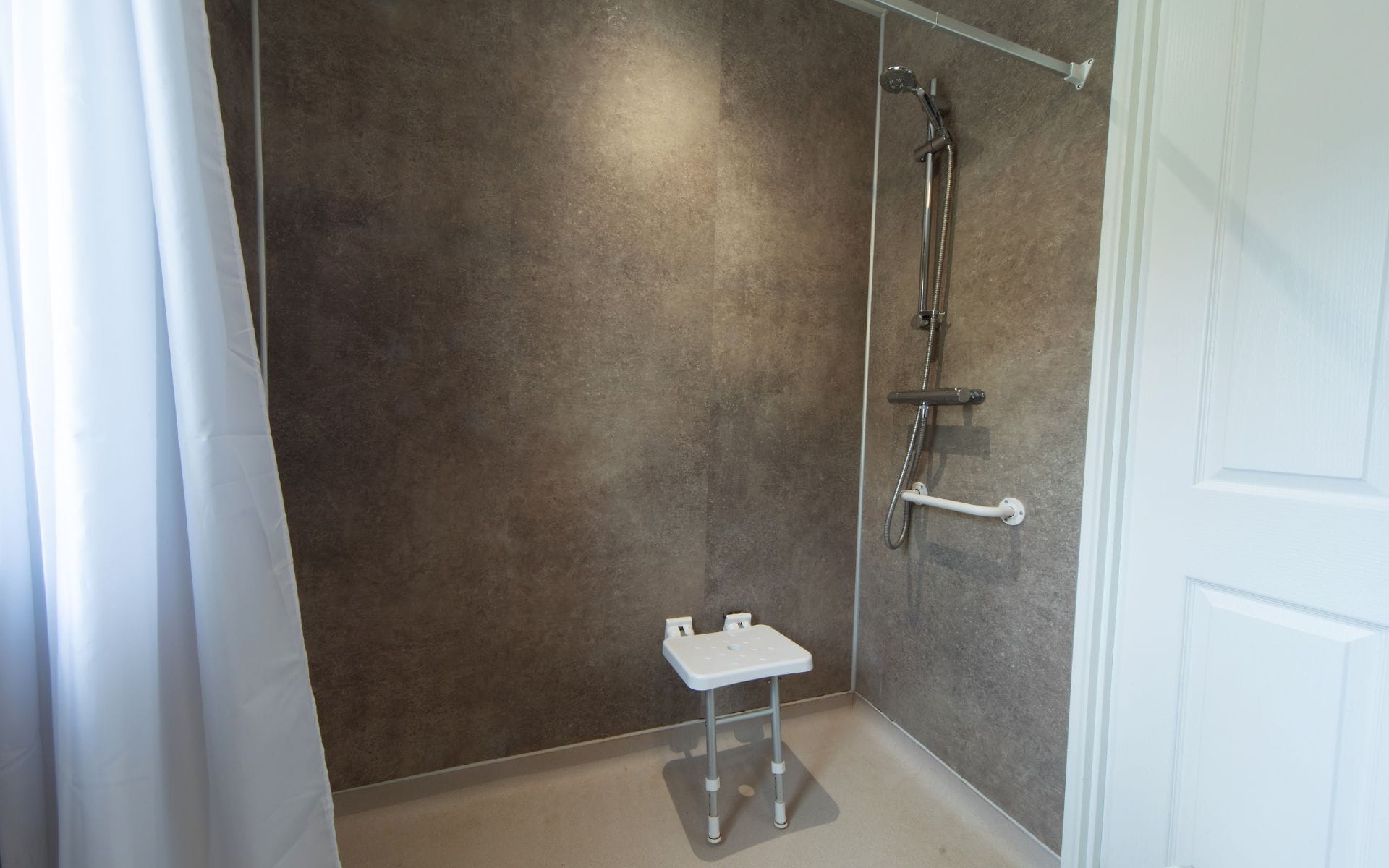 Easy Access Dog Friendly Balmoral Lodge Wet Room Shower