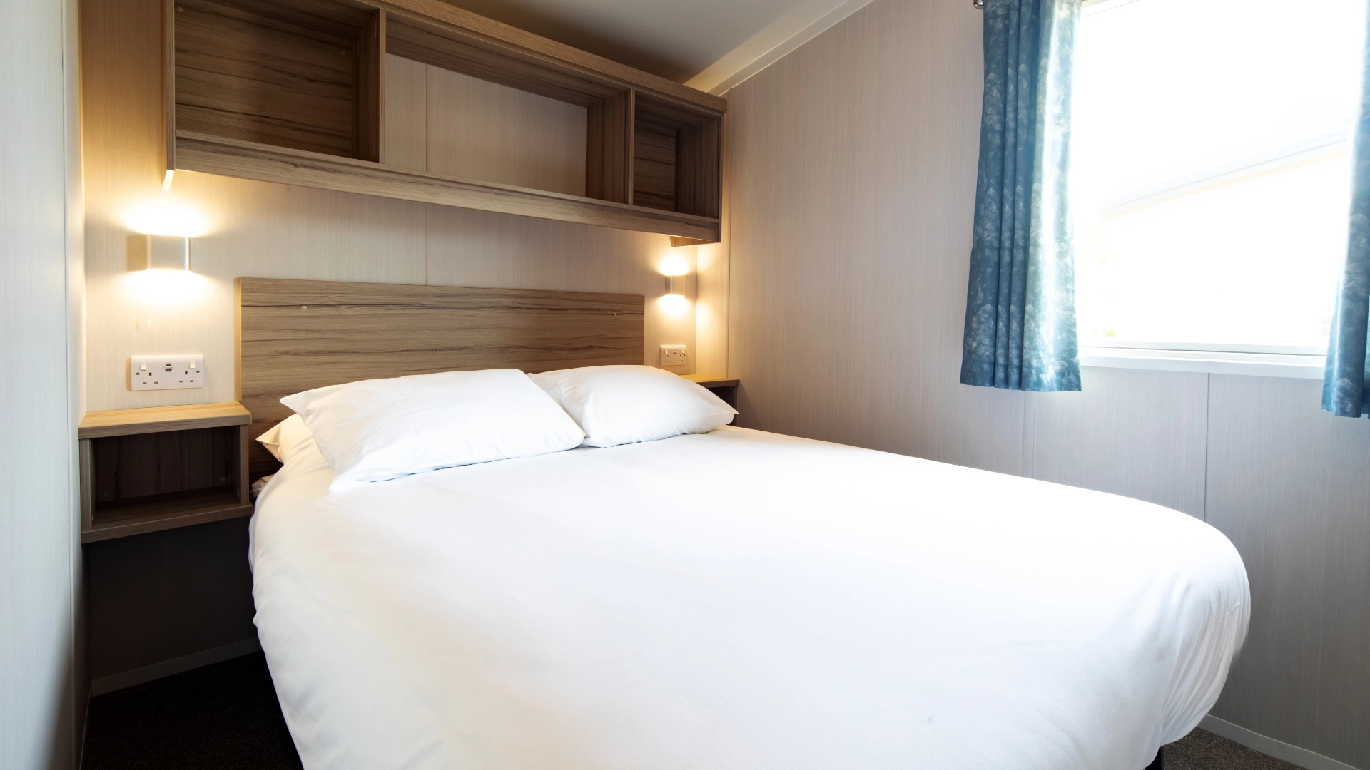 web-accommodation-classic-royan-holiday-home-double-bedroom