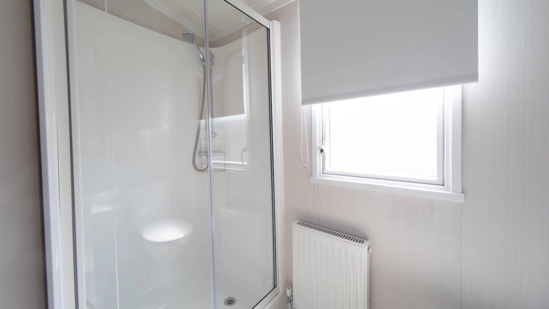web-accommodation-classic-royan-holiday-home-shower