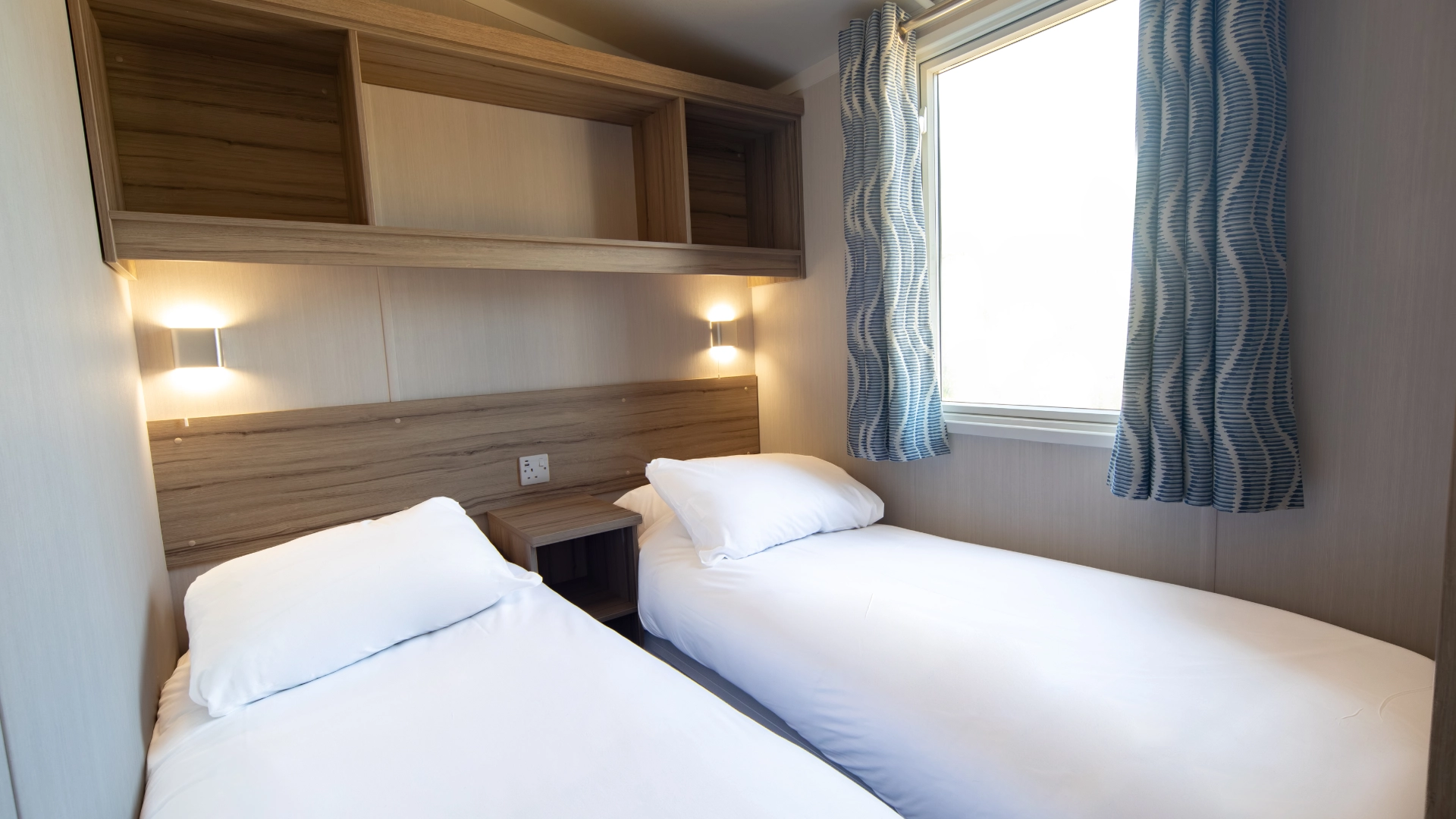 web-accommodation-classic-royan-holiday-home-twin-bedroom