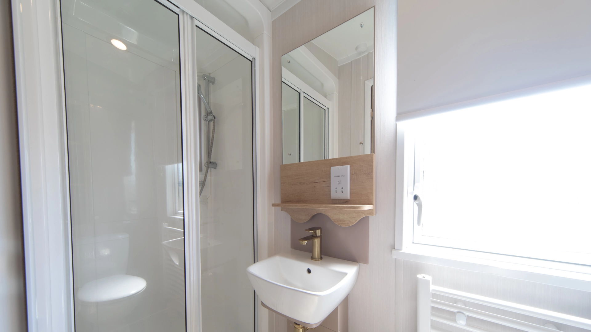 web-accommodation-deluxe-burgundy-bathroom-sink-shower