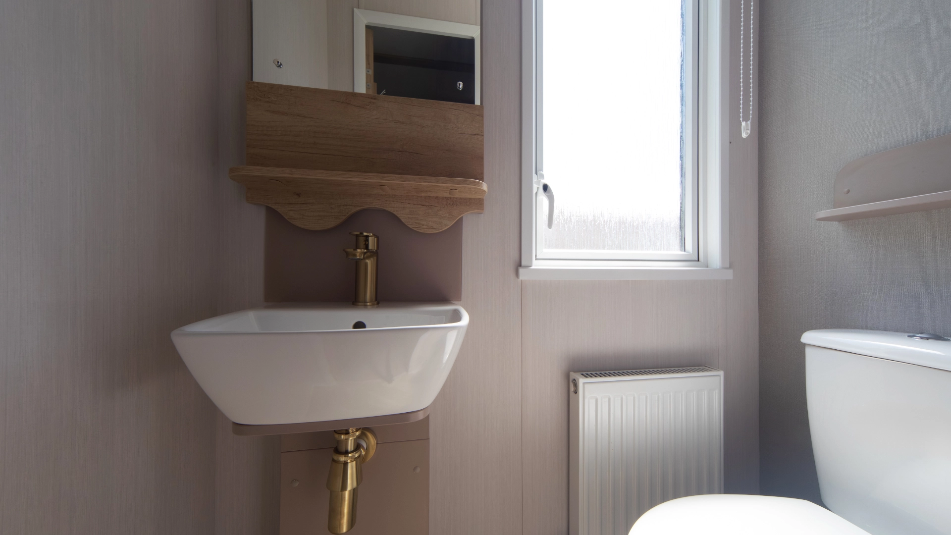 web-accommodation-deluxe-burgundy-bathroom-sink-toilet