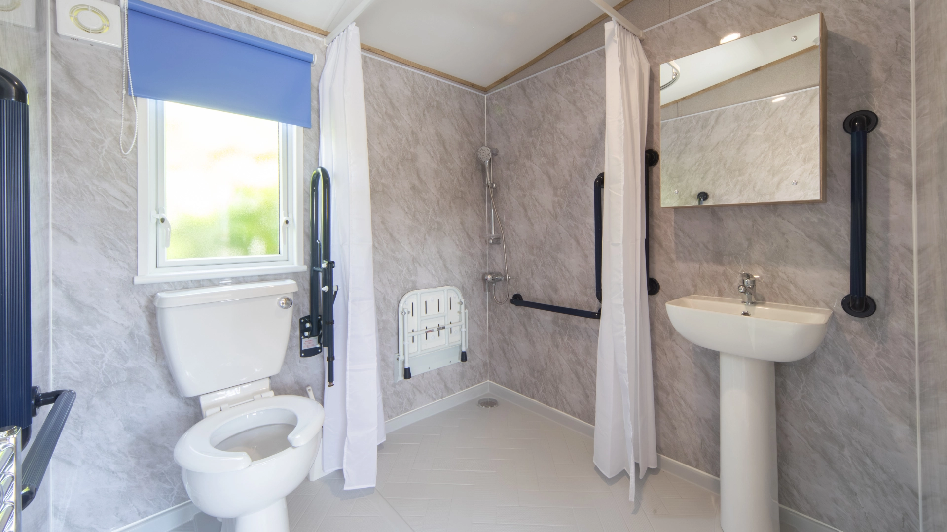 web-accommodation-easy-access-classic-derwent-bathroom