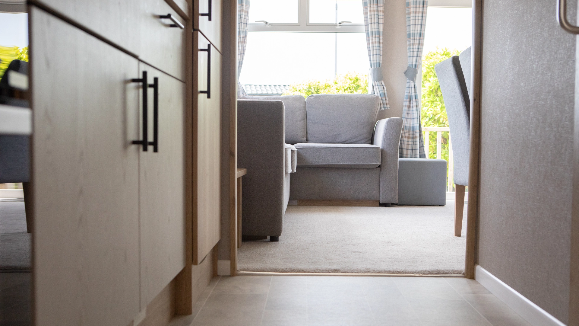 web-accommodation-easy-access-classic-derwent-wide-access-hallway