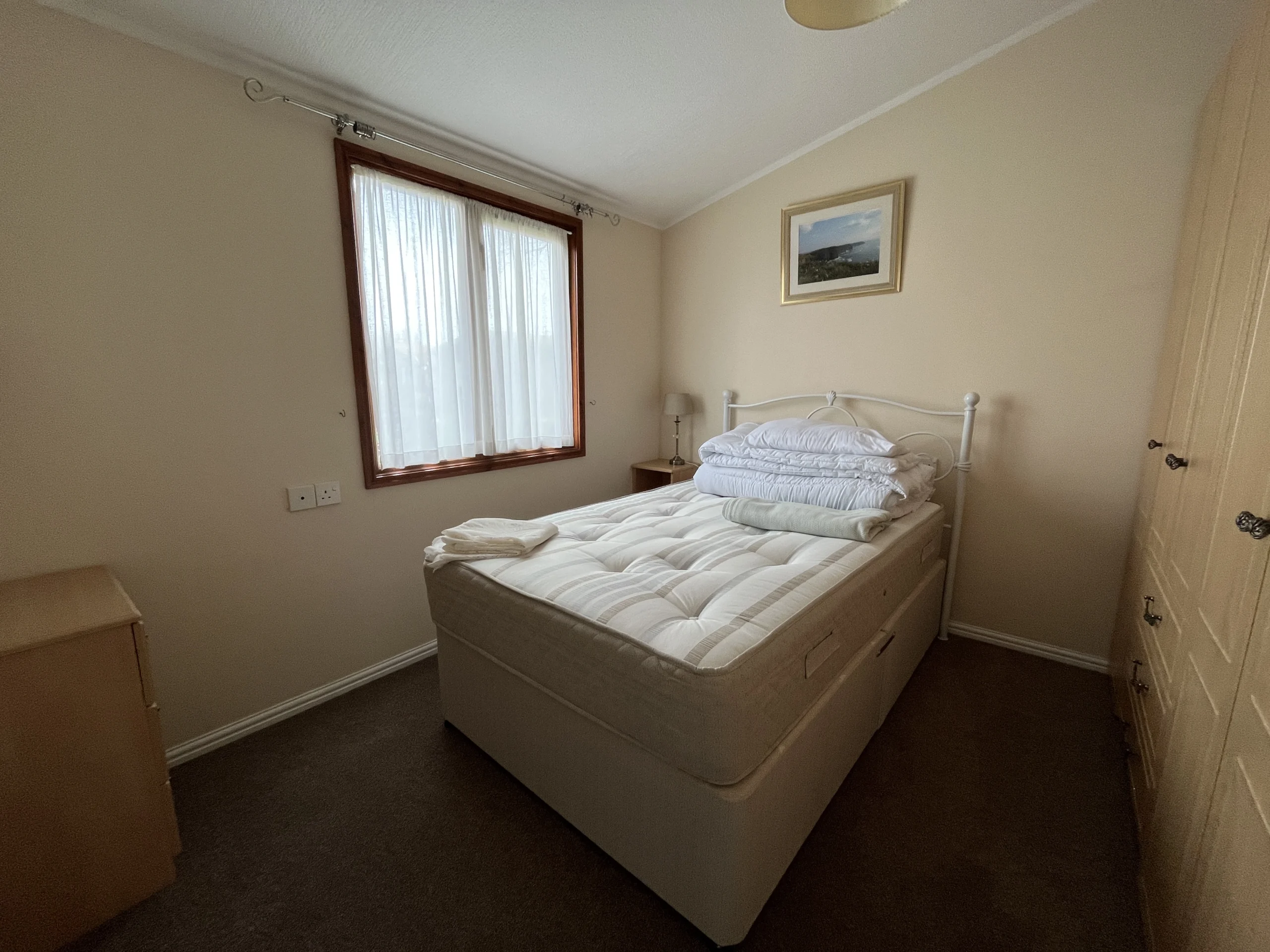 OMAR KINGFISHER LODGE SECOND BEDROOM, HUNSTANTON NORFOLK