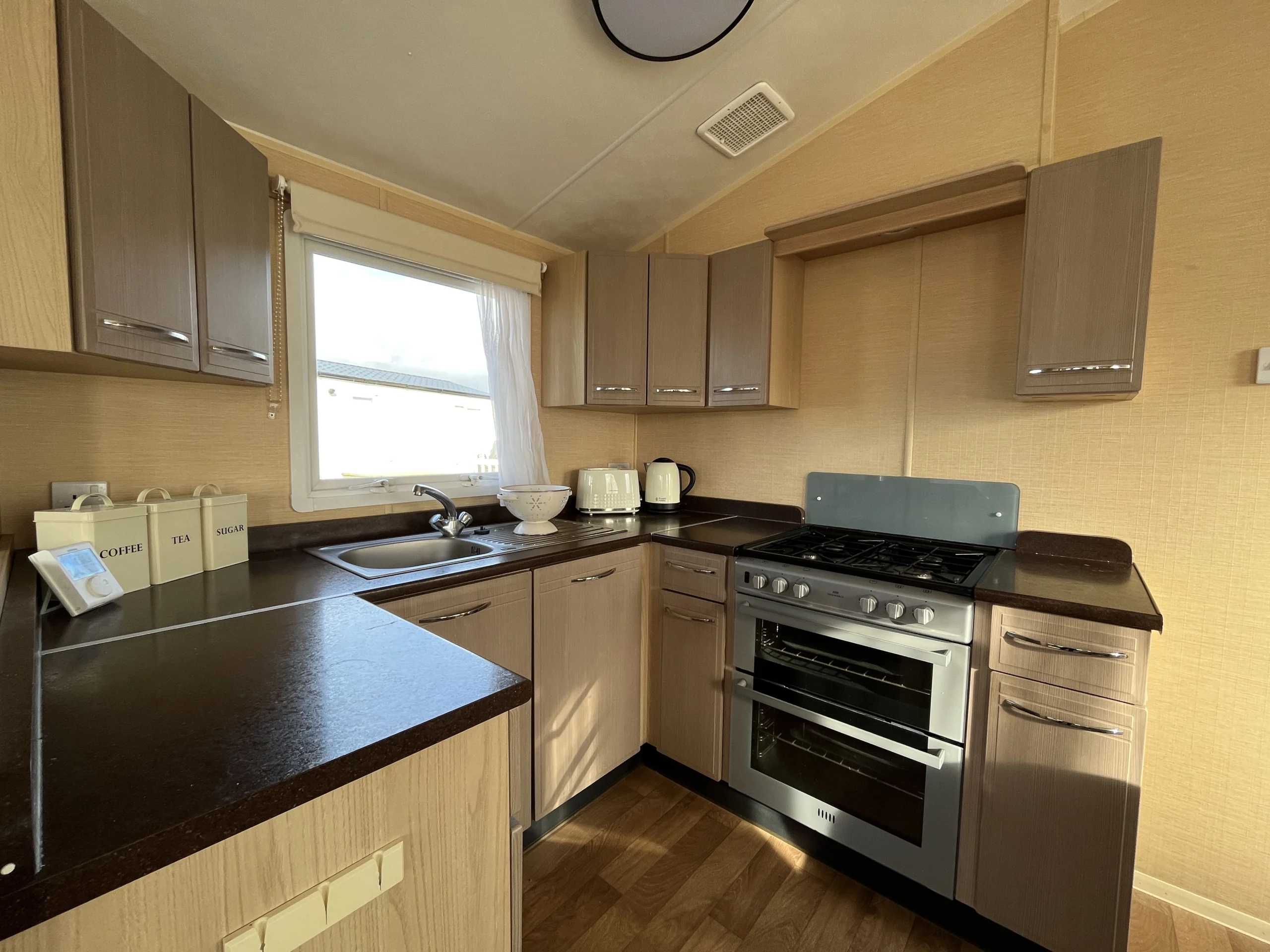 WILLERBY WESTMORLAND- KITCHEN, NORFOLK HUNSTANTON