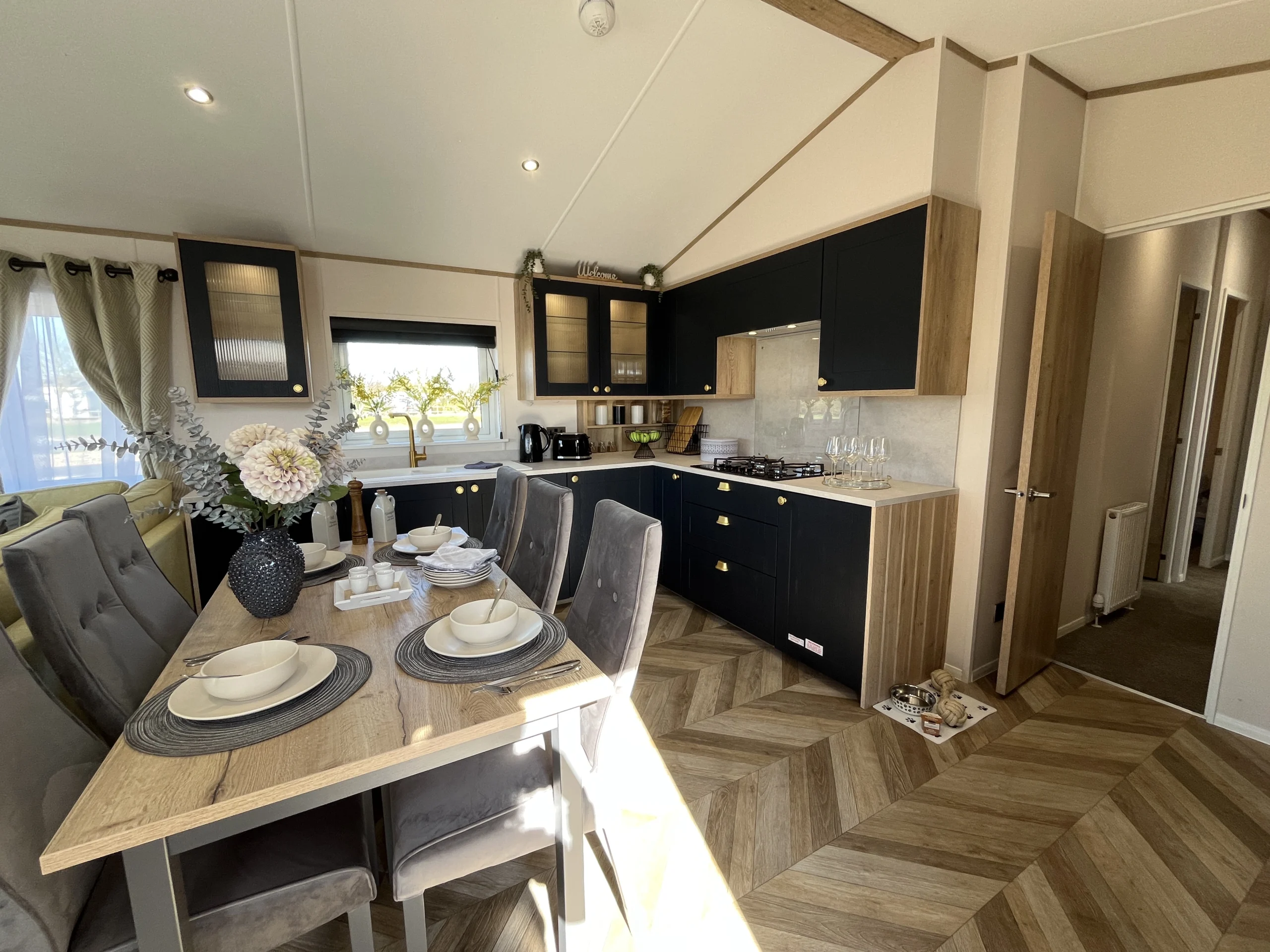 WILLERBY GAINSBOROUGH KITCHEN, HUNSTANTON NORFOLK