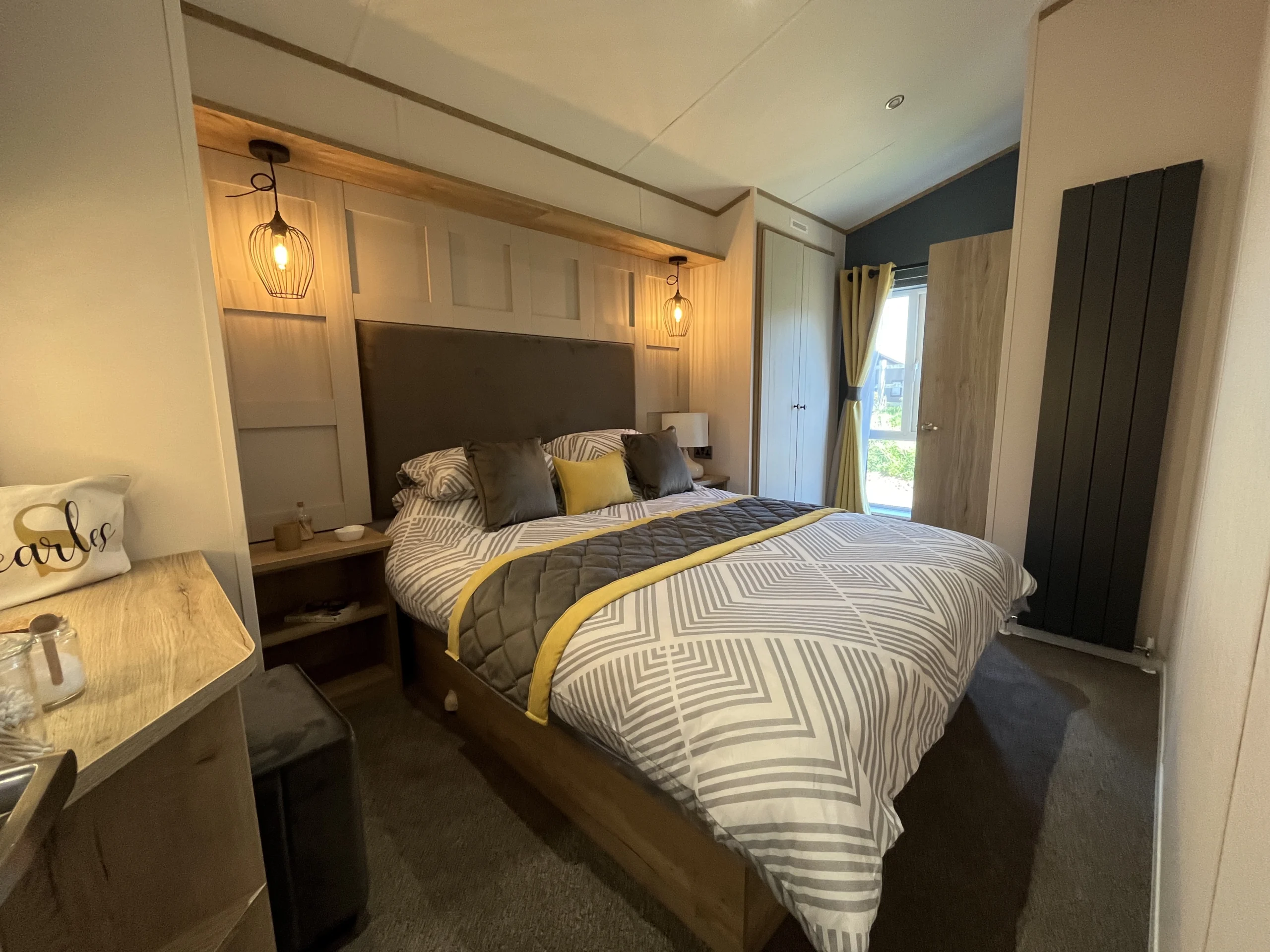 WILLERBY GAINSBOROUGH MASTER BEDROOM, HUNSTANTON NORFOLK