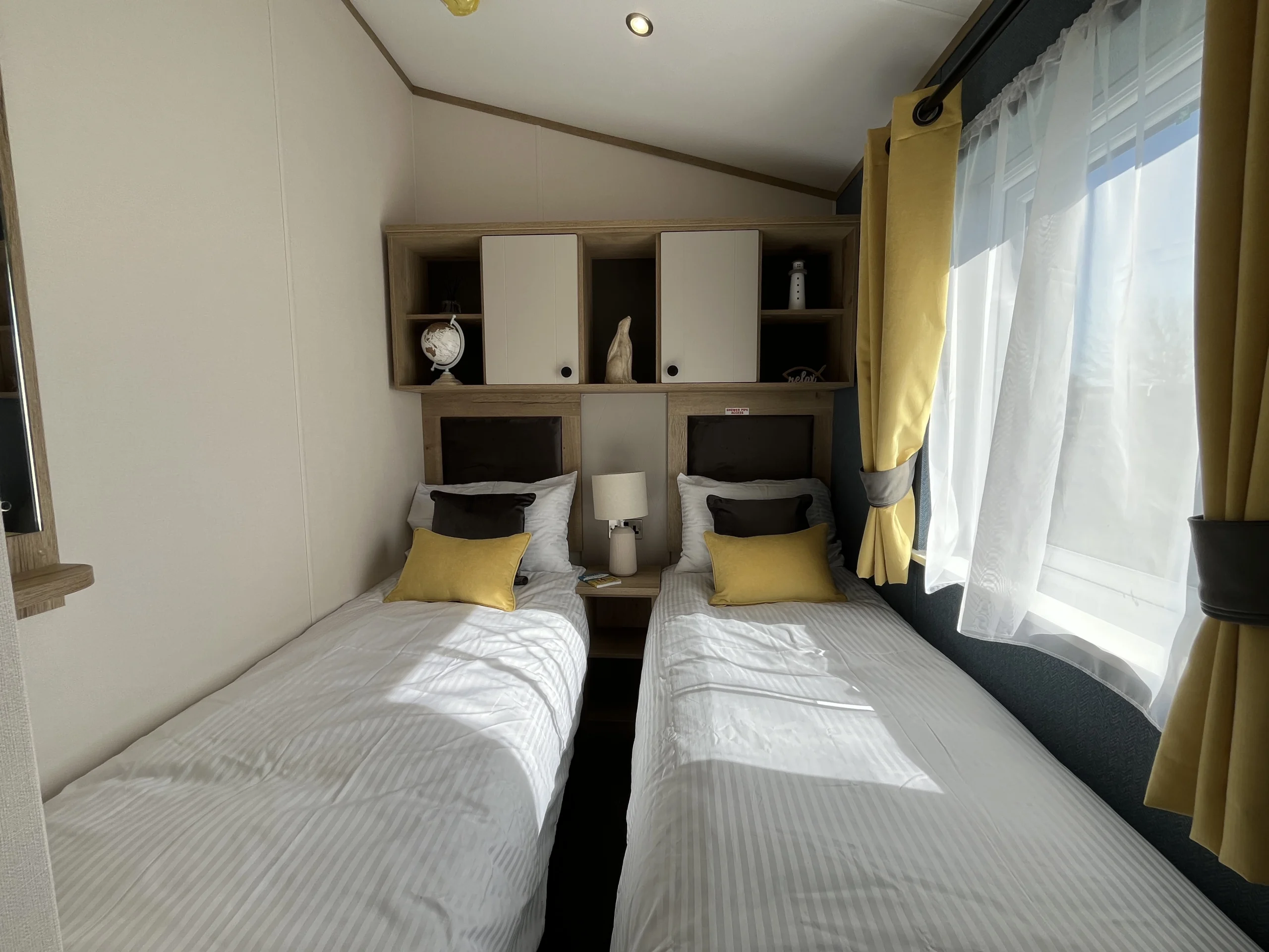 WILLERBY GAINSBOROUGH TWIN BEDROOM 1, HUNSTANTON NORFOLK
