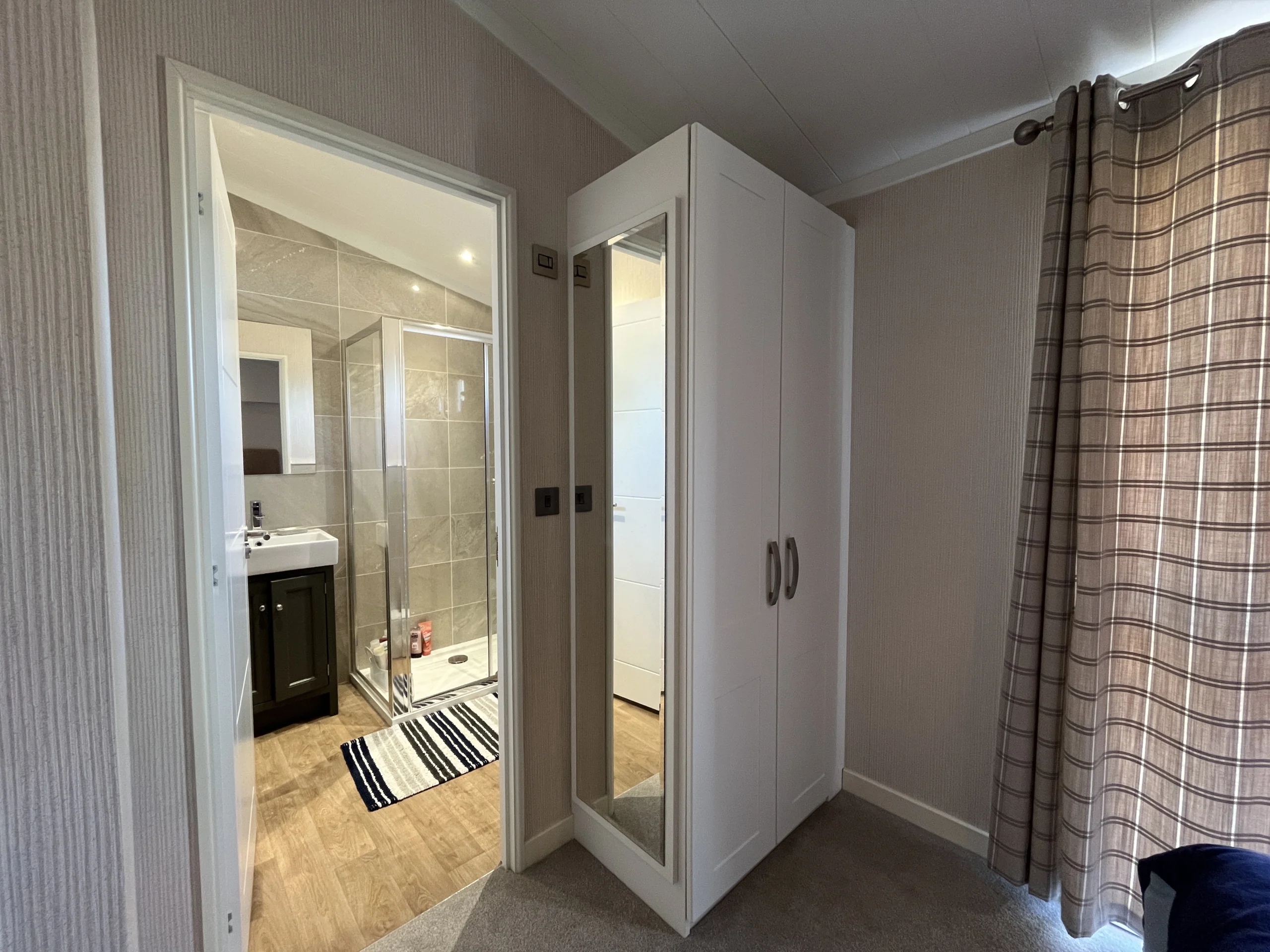 app-caravan-sales-omar-alderney-lodge-private-sale-ensuite-toilet