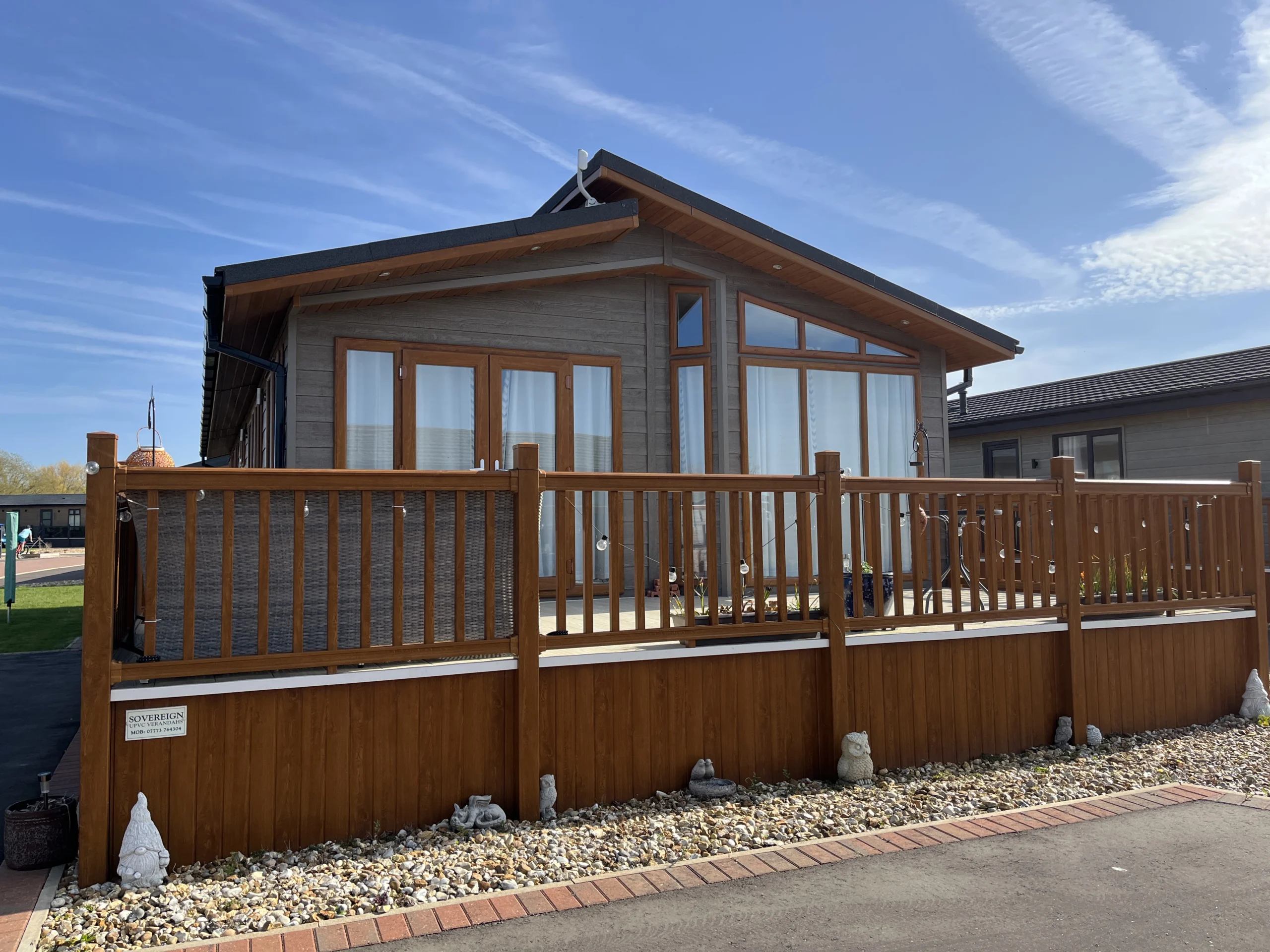 app-caravan-sales-omar-alderney-lodge-private-sale-exterior