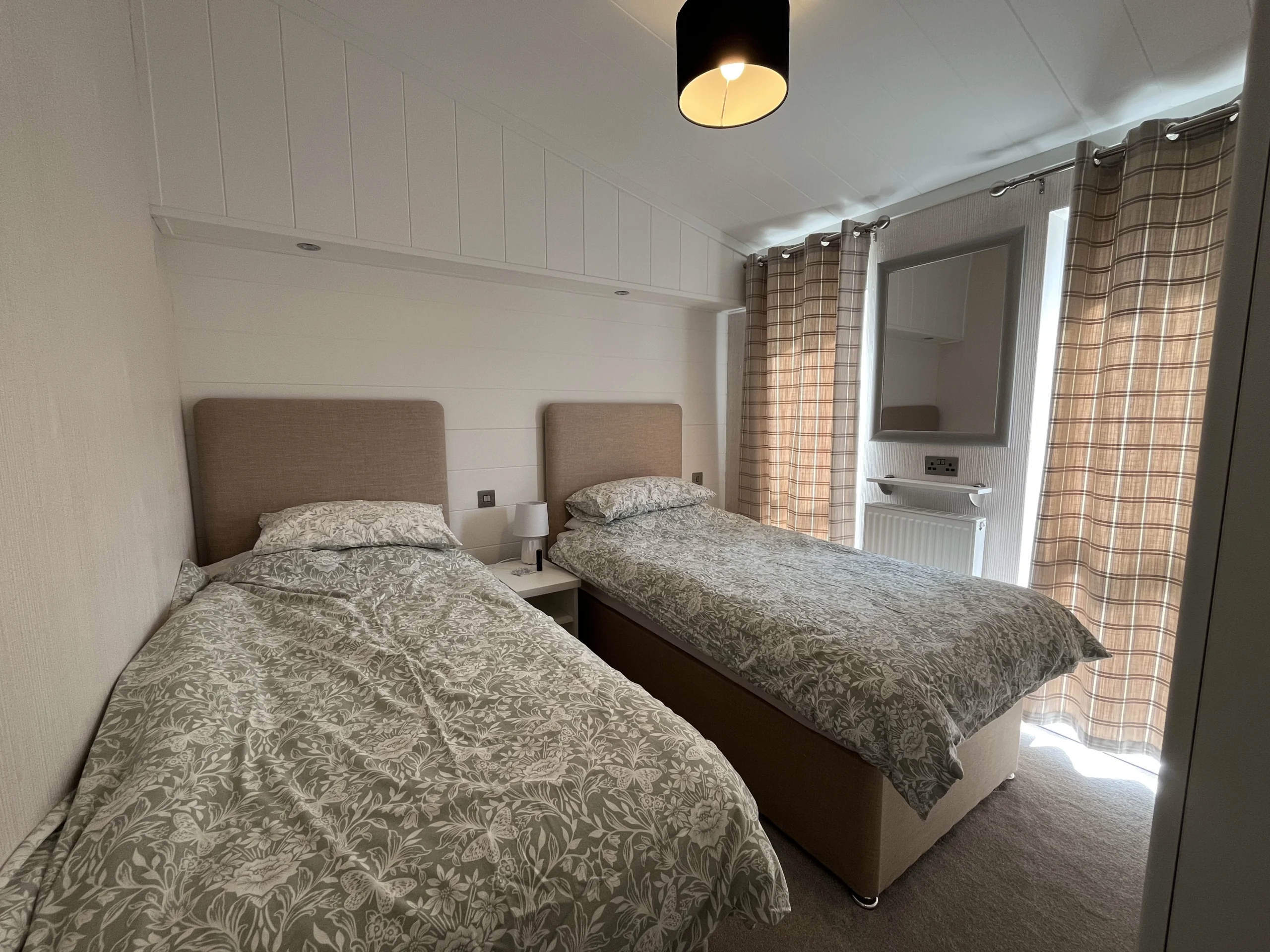 app-caravan-sales-omar-alderney-lodge-private-sale-twin-bedroom-two