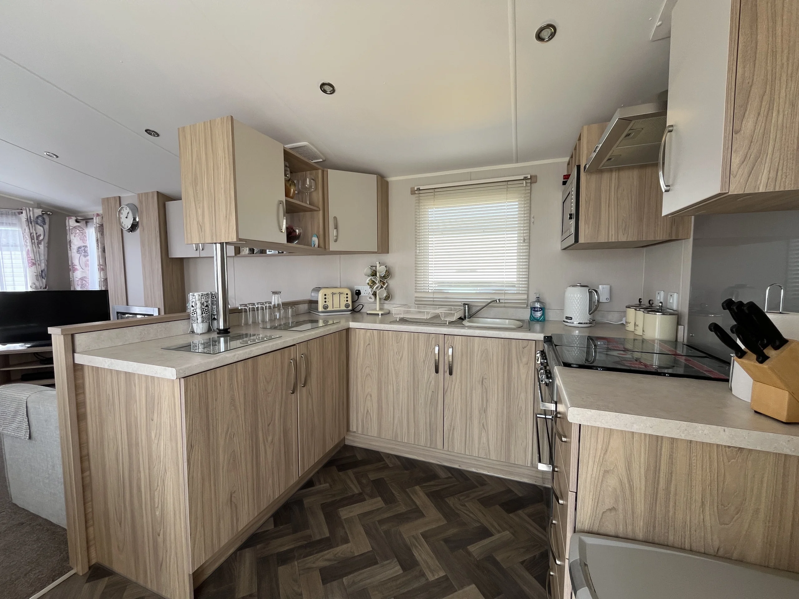 app.caravan.sales.willerby.brockenhurst.private.sale