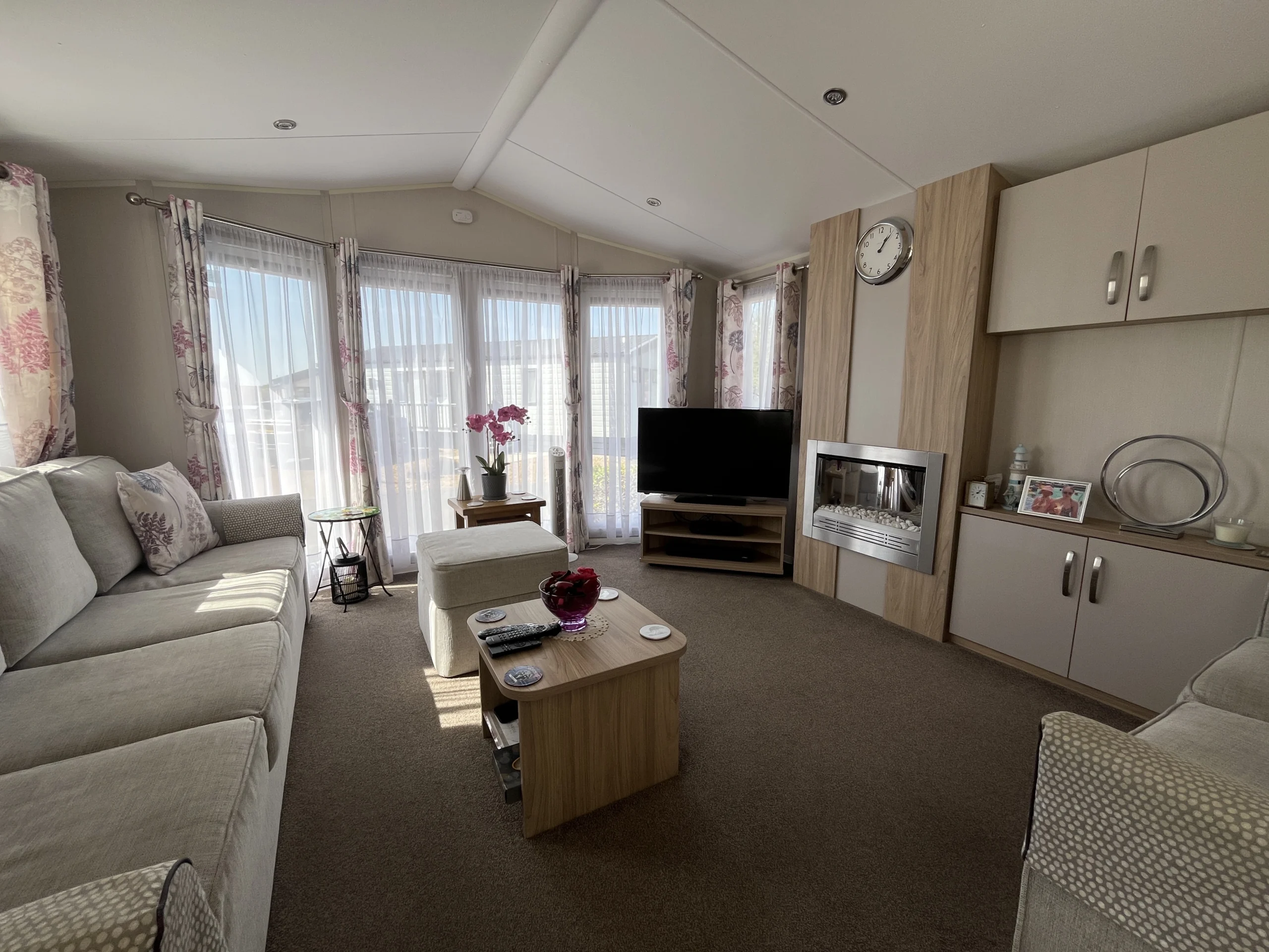 app.caravan.sales.willerby.brockenhurst.private.sale.living