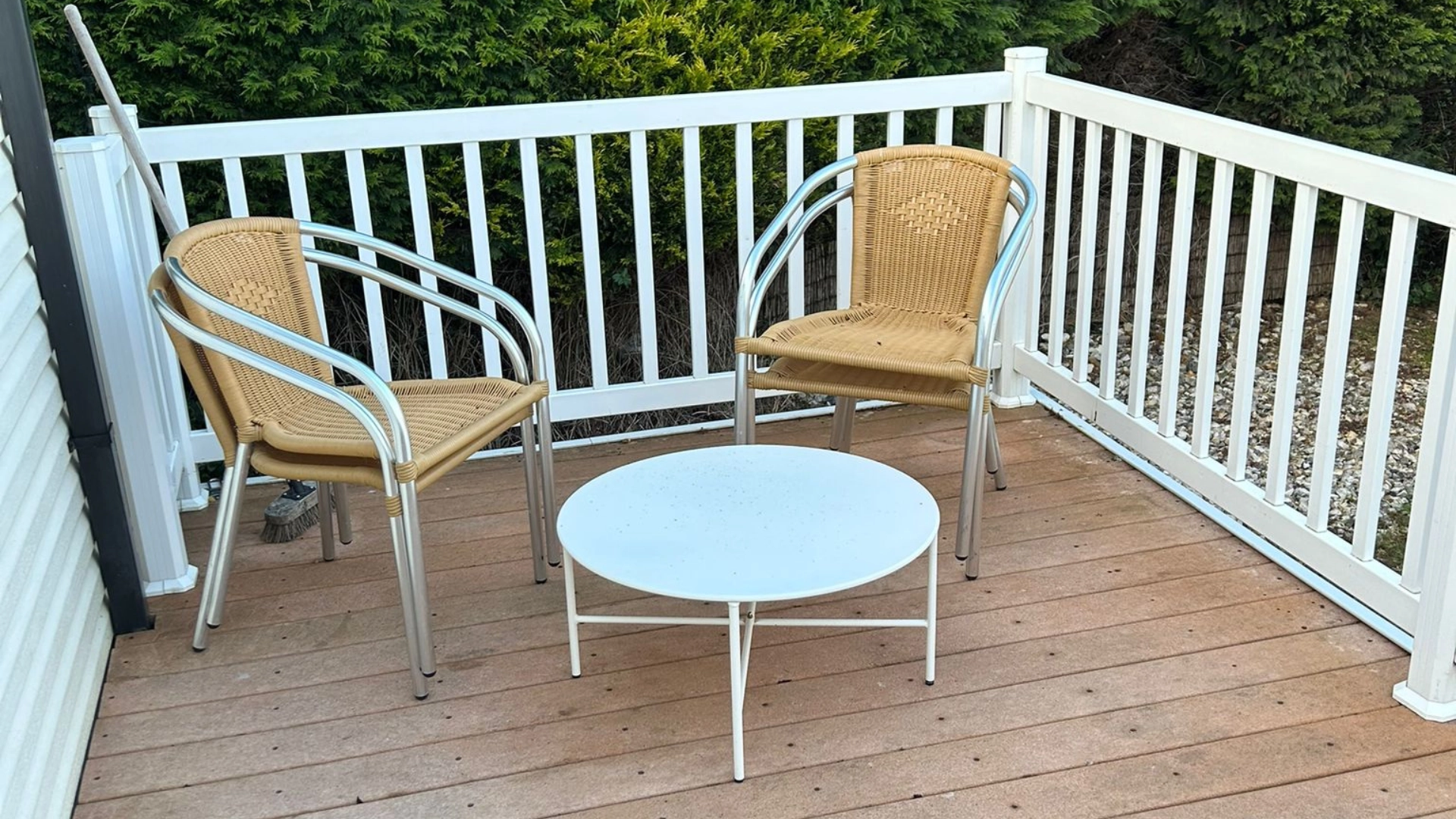 web.searles.carvan.sales.bretmeyer.leisure.lodge.exterior.decking