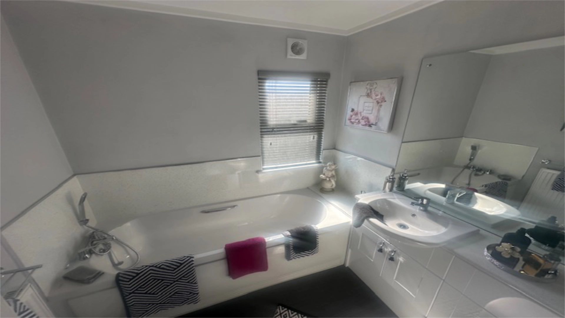 web.searles.carvan.sales.wessex.classic.lodge