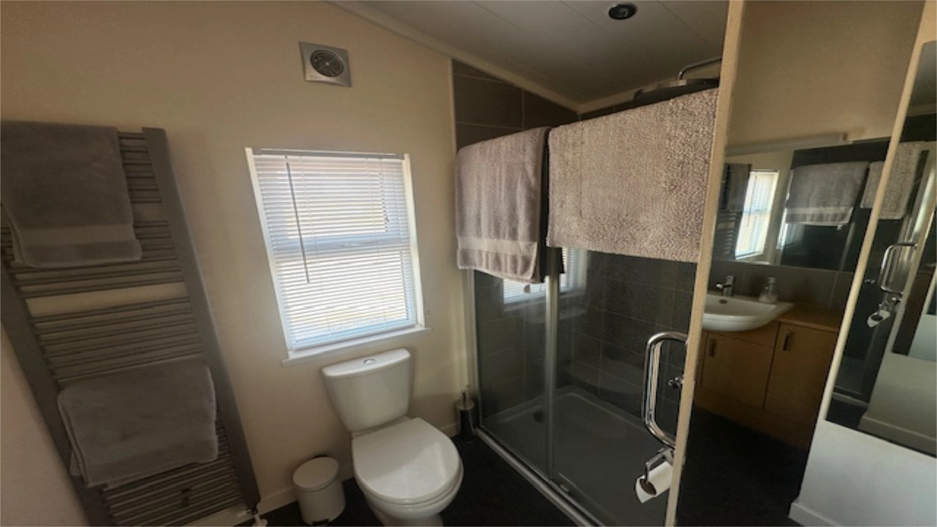 web.searles.carvan.sales.wessex.contemporary.lodge.ensuite
