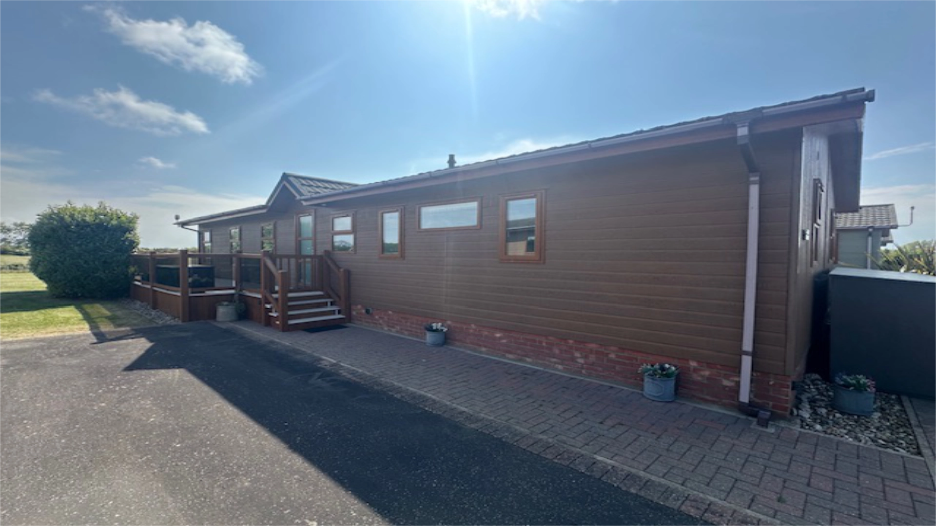 web.searles.carvan.sales.wessex.contemporary.lodge