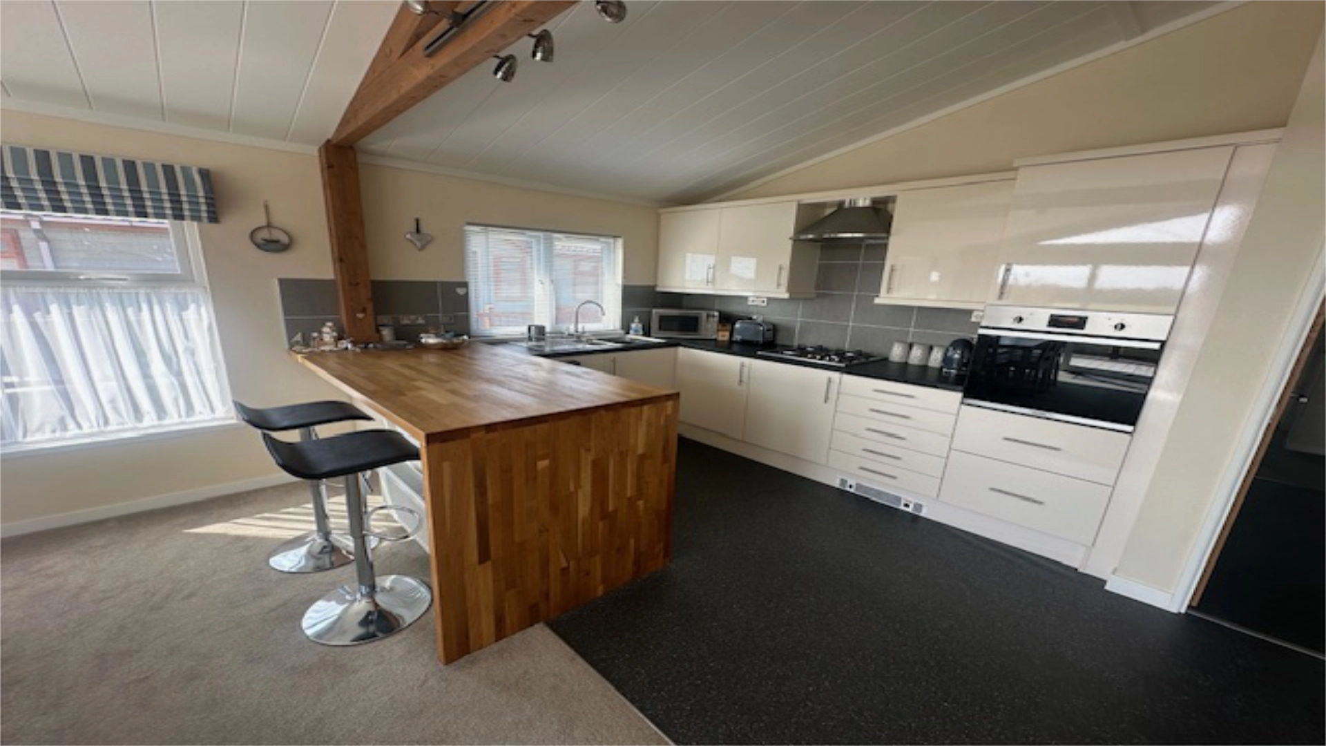 web.searles.carvan.sales.wessex.contemporary.lodge