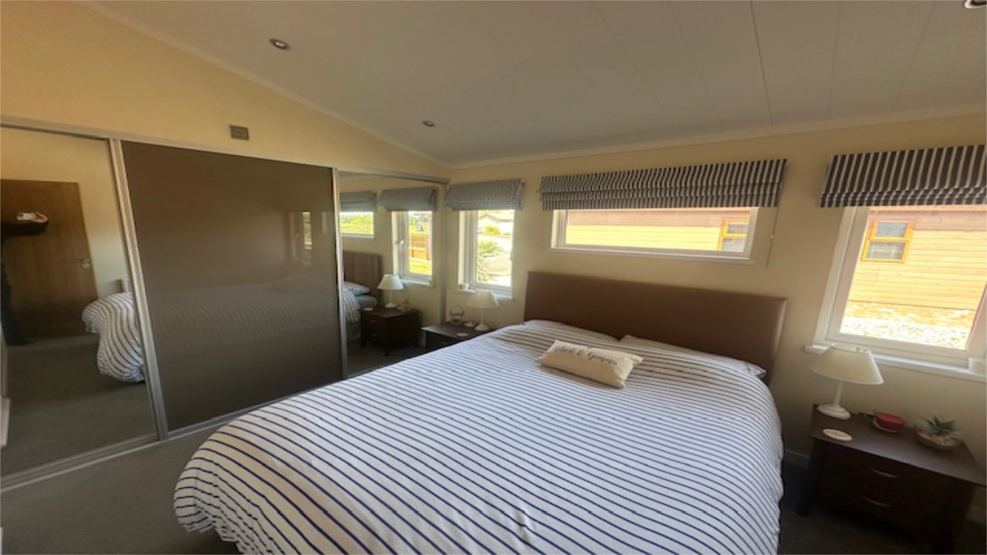 web.searles.carvan.sales.wessex.contemporary.lodge.main