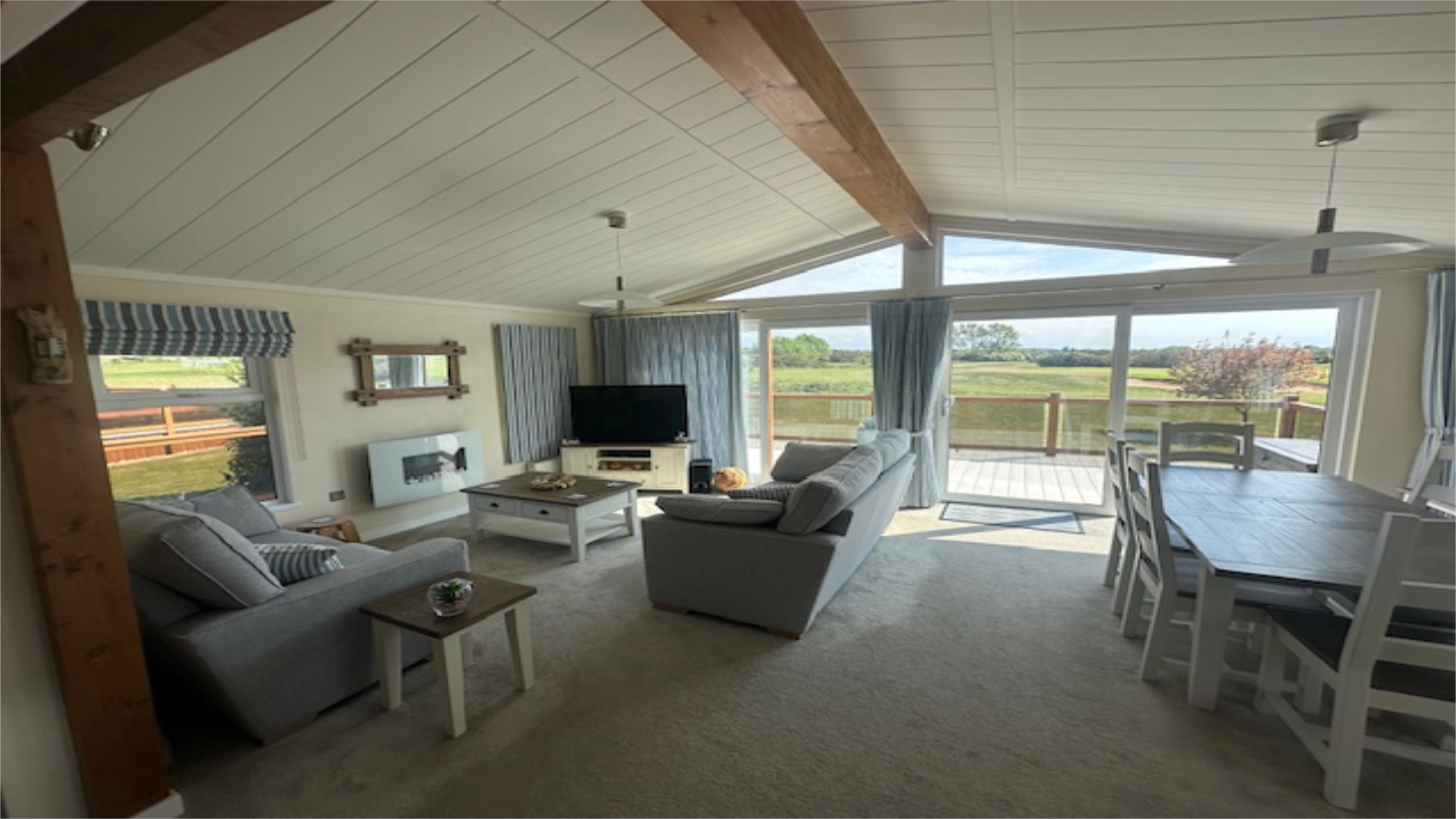 web.searles.carvan.sales.wessex.contemporary.lodge.open.plan
