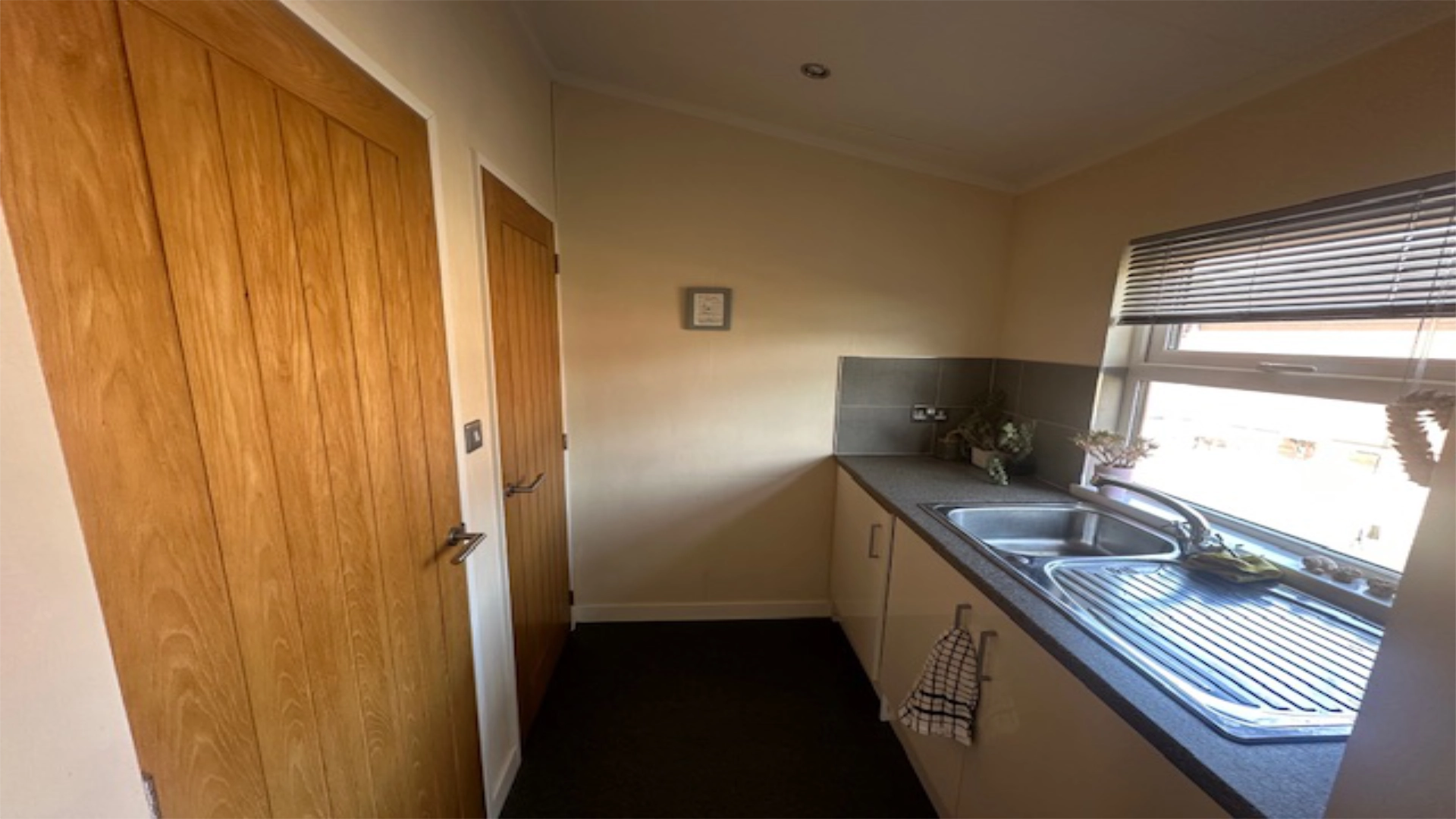 web.searles.carvan.sales.wessex.contemporary.lodge.utility