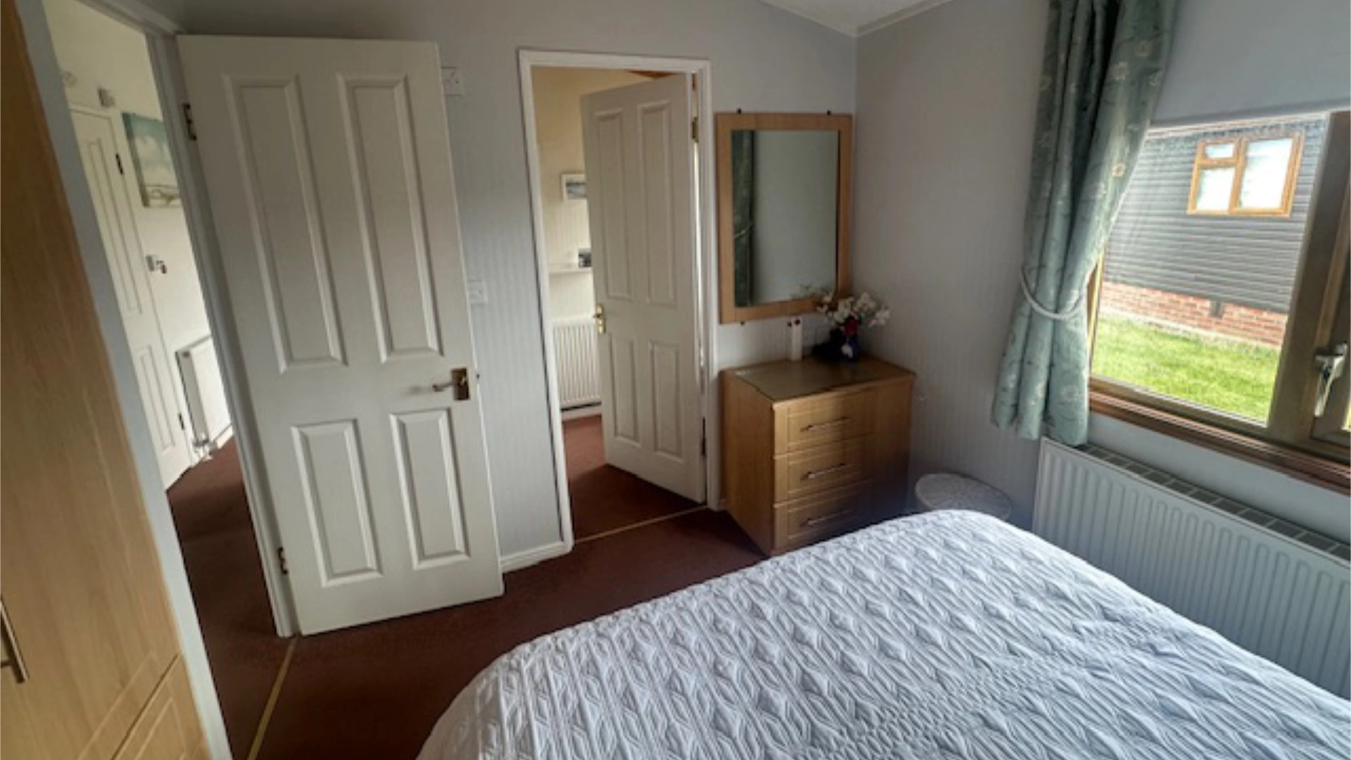 web.searles.carvan.sales.omar.kingfisher.private.sale.main.bedroom