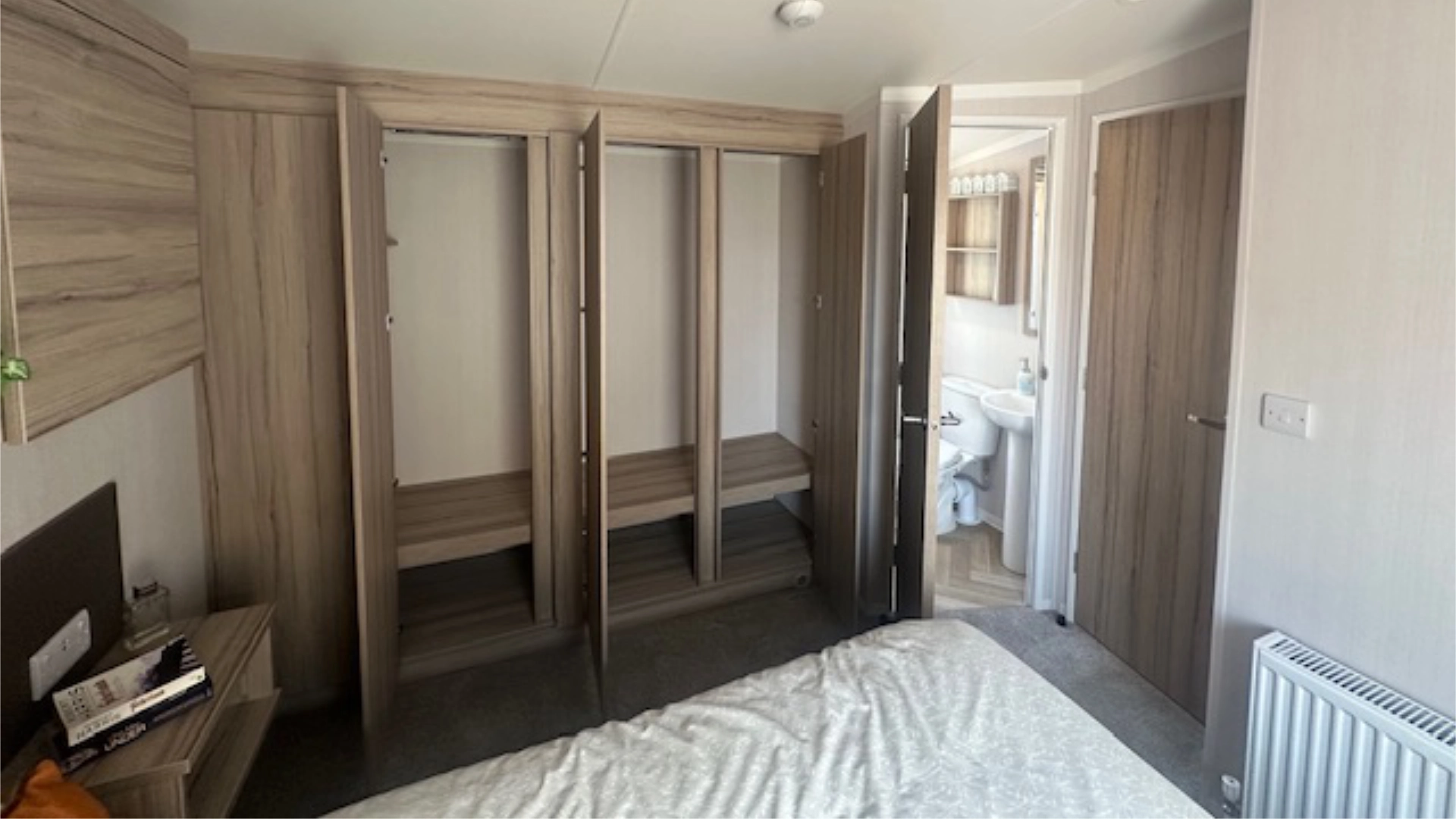 web.searles.carvan.sales.swift.loire.main.bedroom