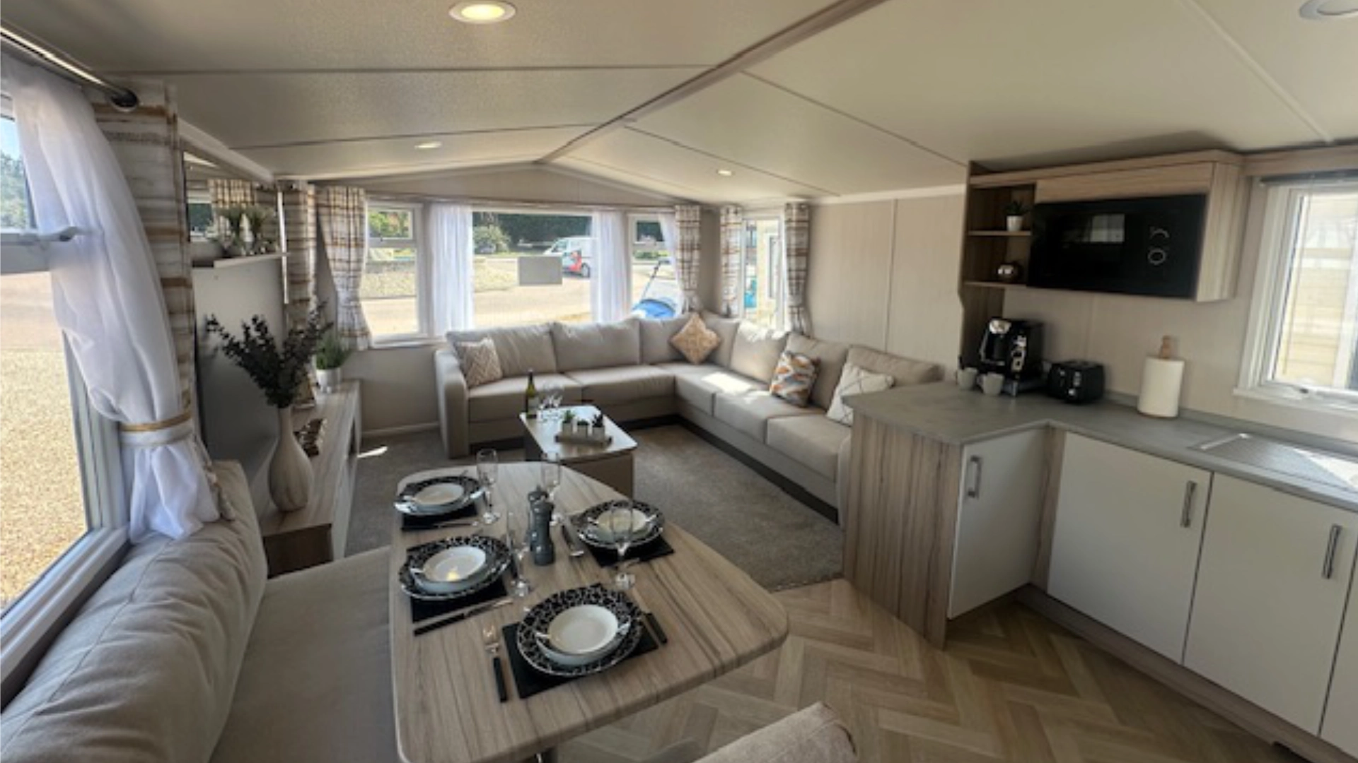 web.searles.carvan.sales.swift.loire.open.plan